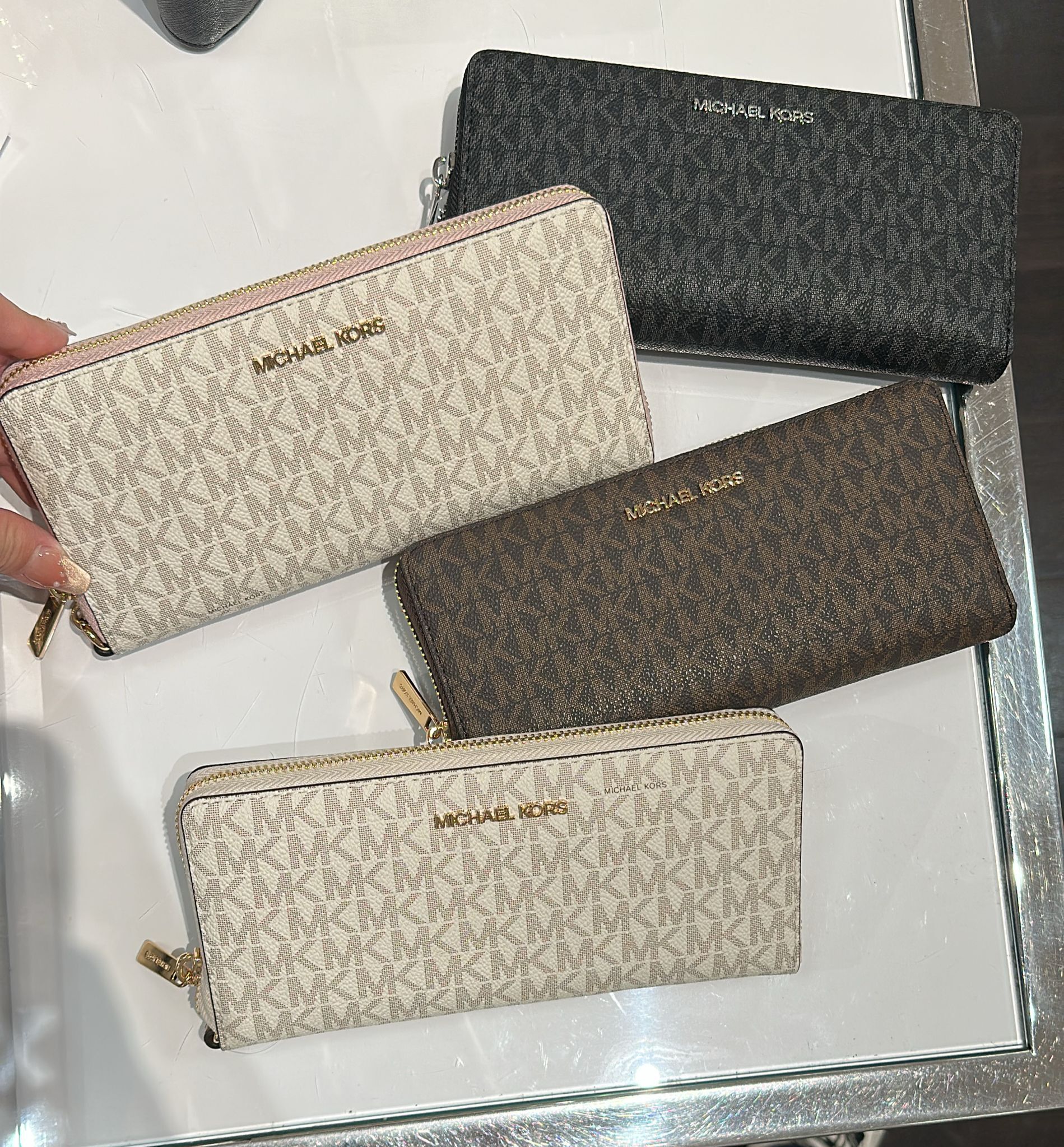 【直播】Q0630100 Michael Kors 拉鏈長銀包