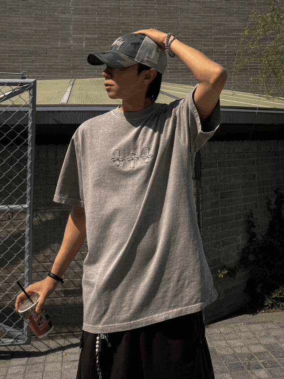 反轉十字鉚釘顏料短袖T卹