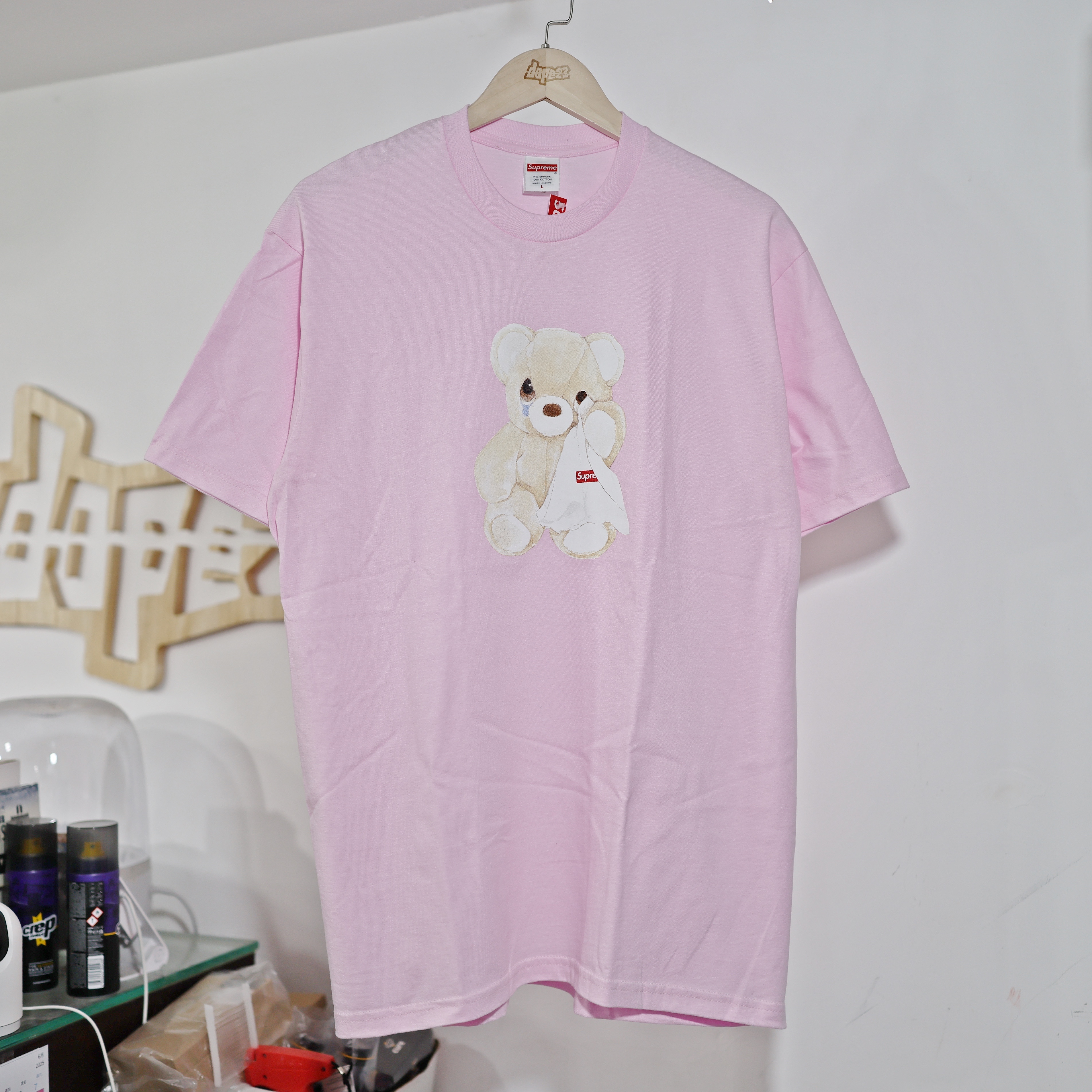 SUPREME SS25 BEAR TEE LIGHT PINK