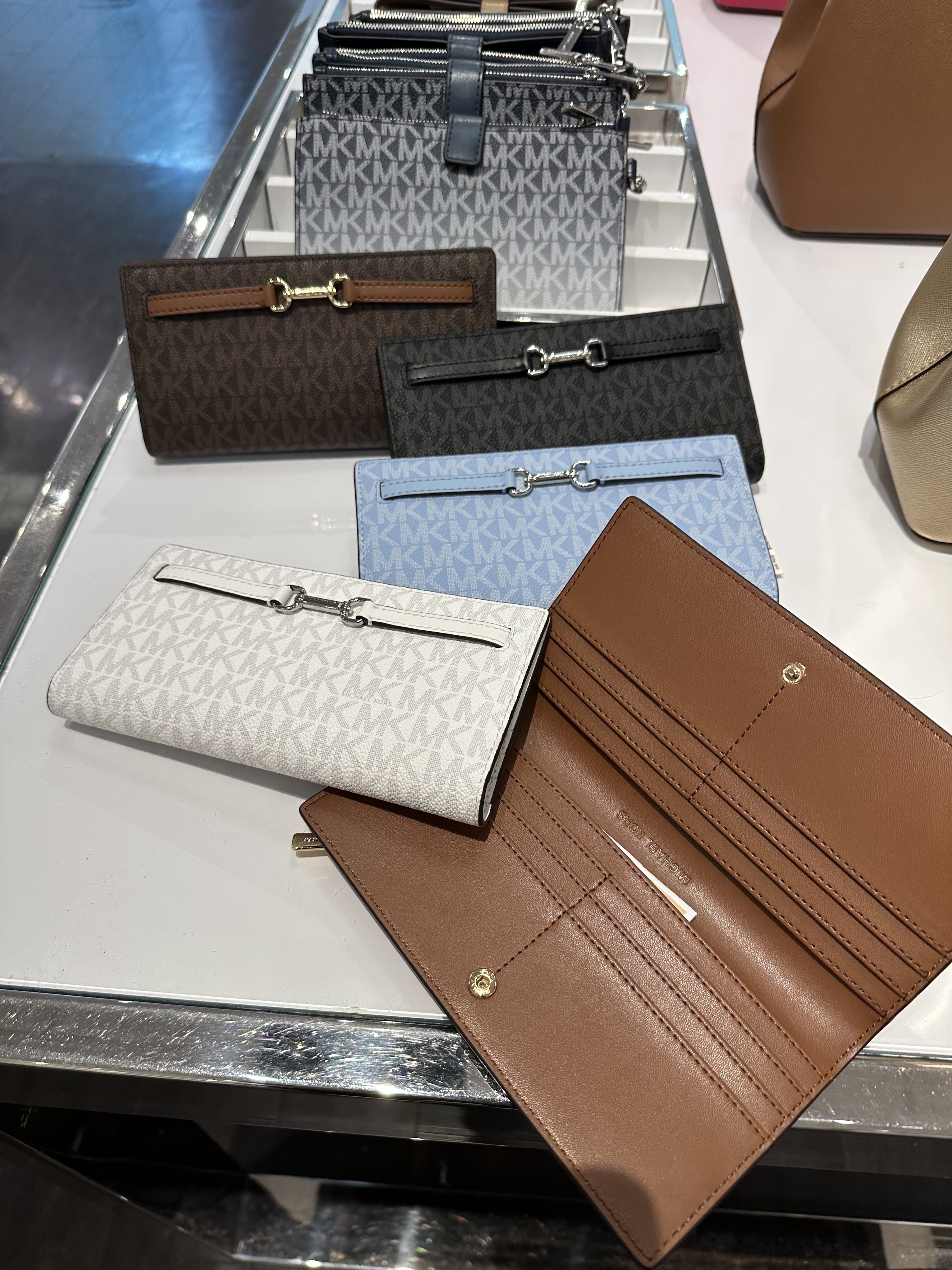 【直播】Q063087 Michael Kors 長銀包