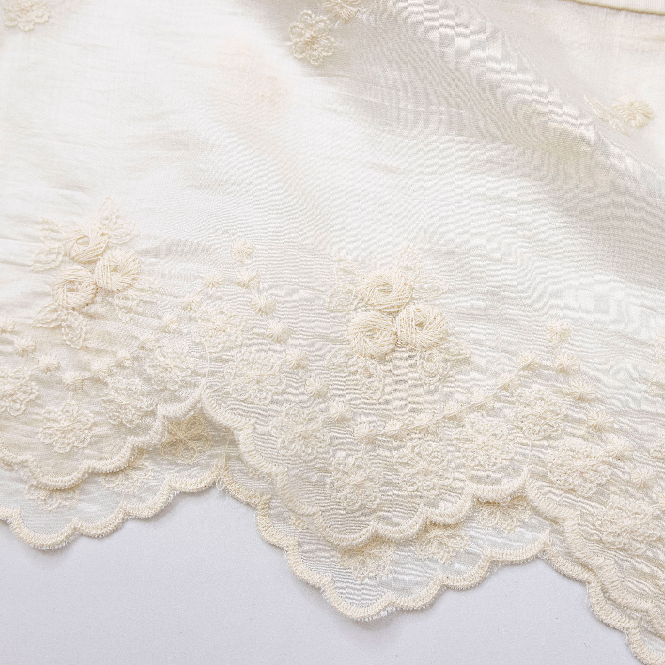 【H50767】花邊刺繡側開岔設計上衣