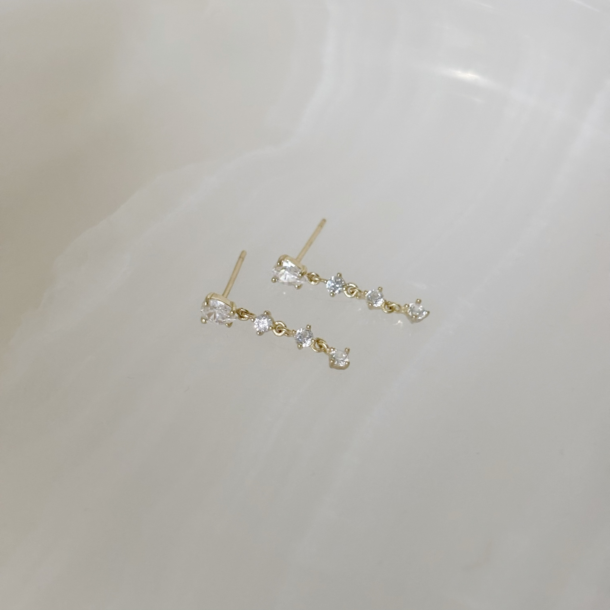 10K水滴燈串鋯石耳環