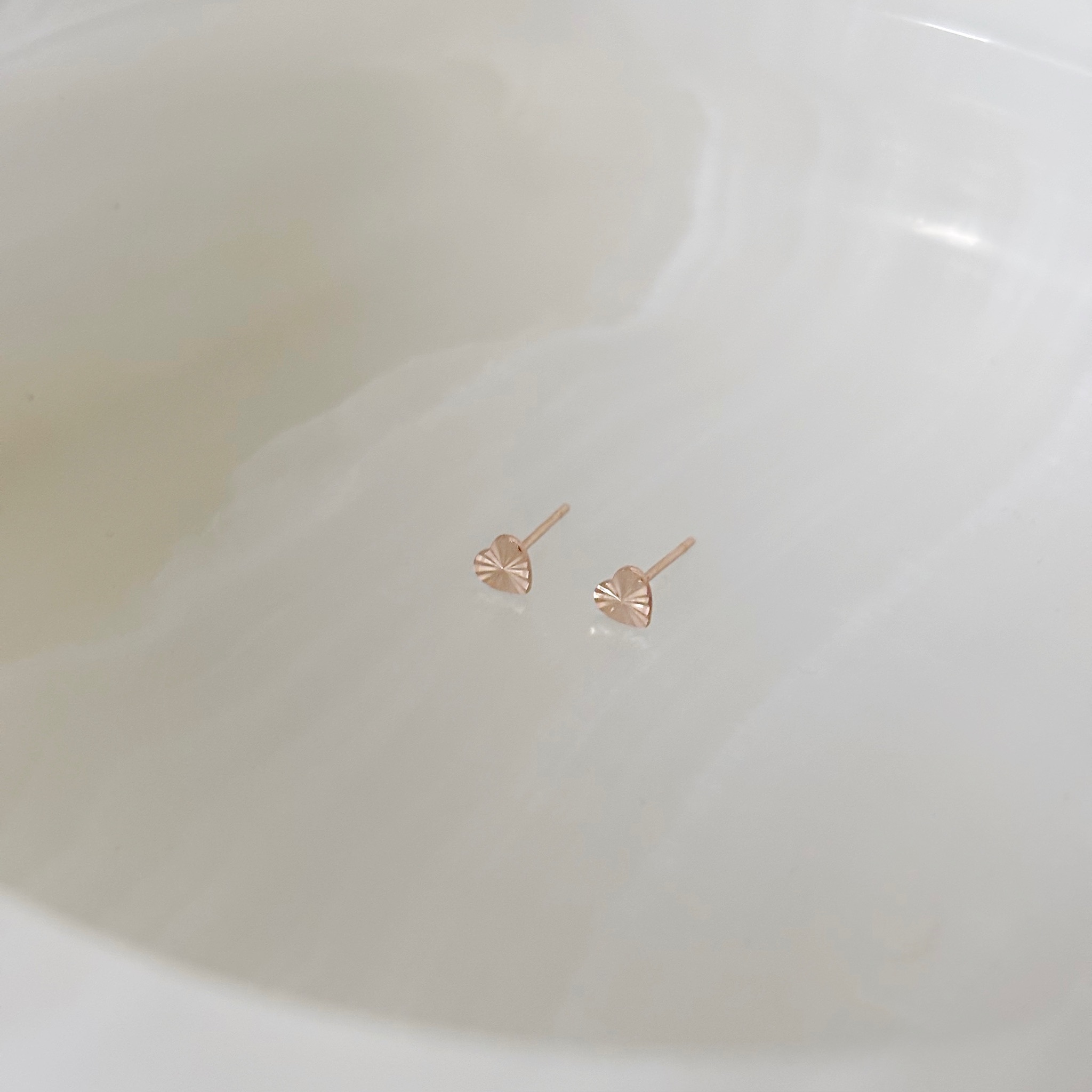 10K閃閃切割愛心耳環