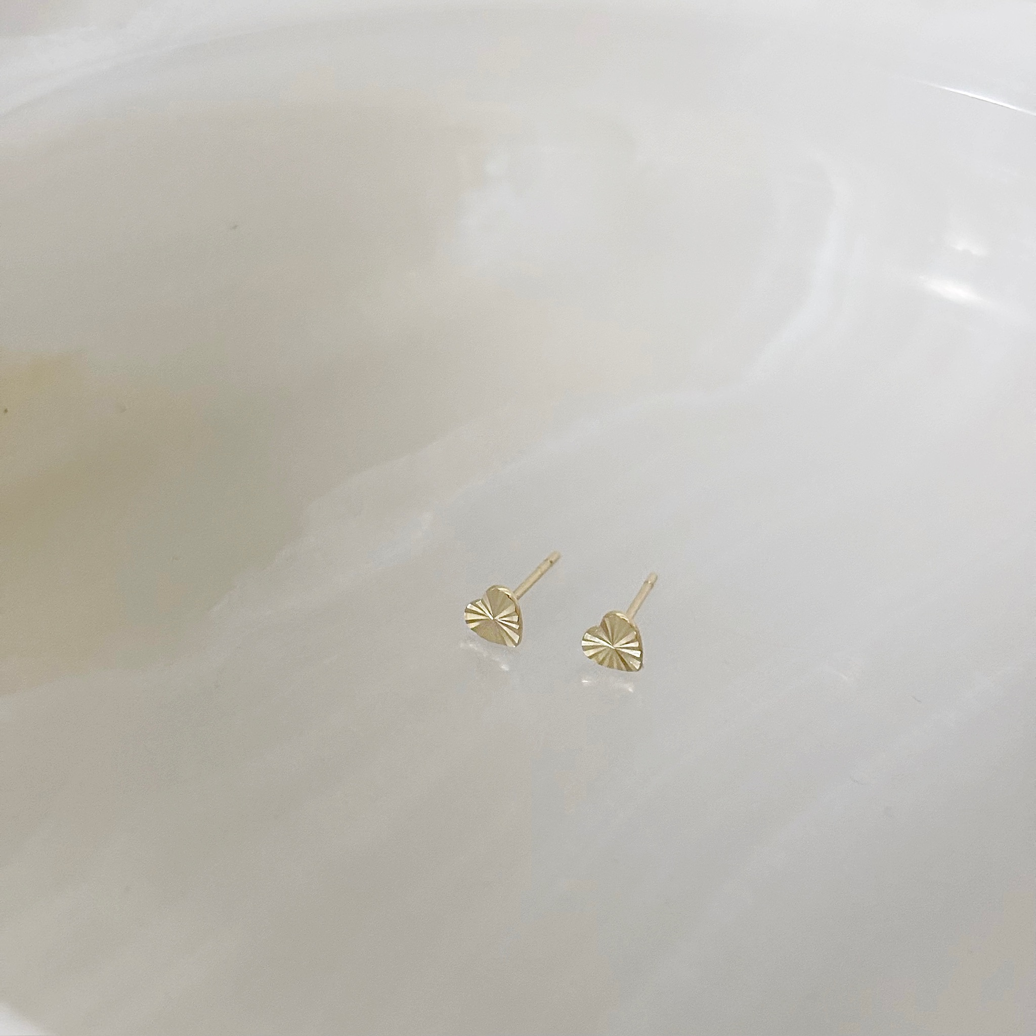 10K閃閃切割愛心耳環