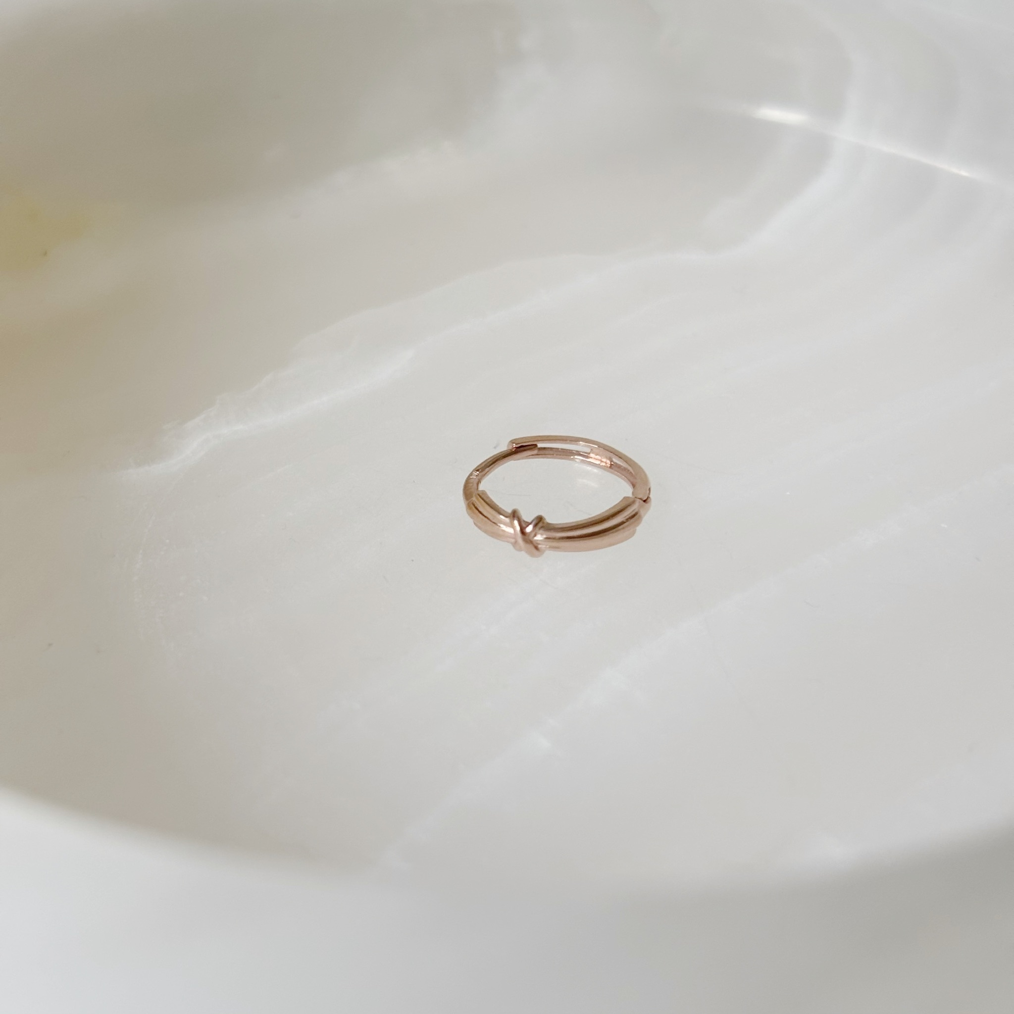 10K雙結造型扣式耳圈