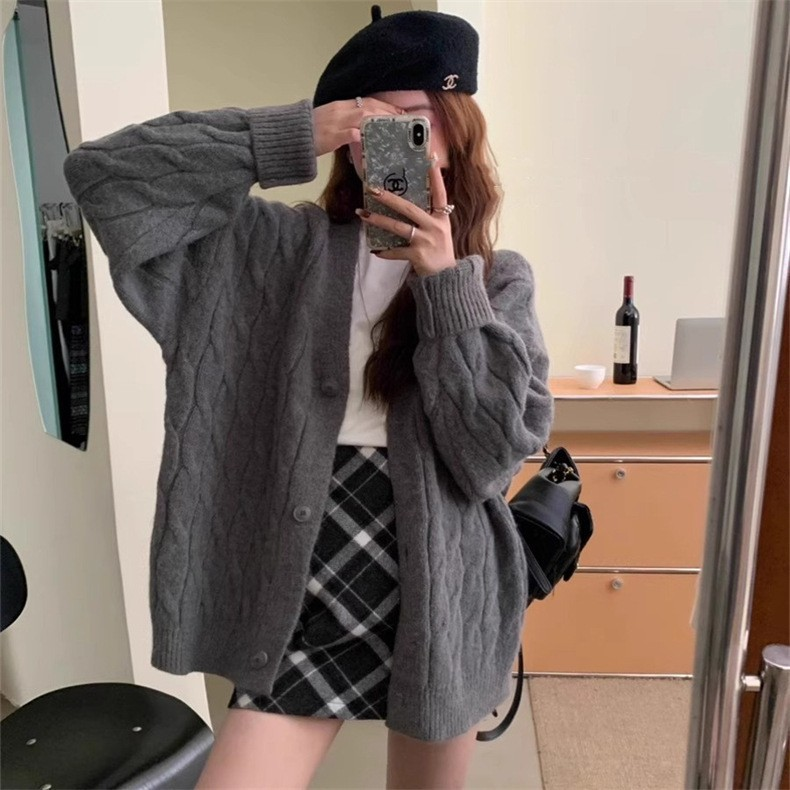 Slouchy V-Neck Cable Knit Cardigan in Casual Style