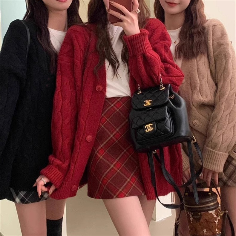 Slouchy V-Neck Cable Knit Cardigan in Casual Style