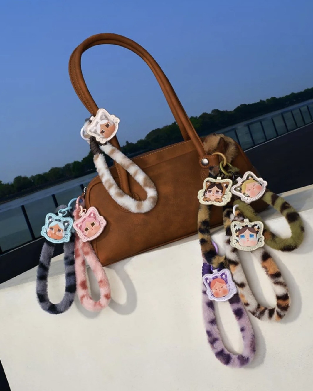 CRYBABY 豹豹貓貓手機掛鏈  盲盒 公仔 盲抽 哭娃掛繩