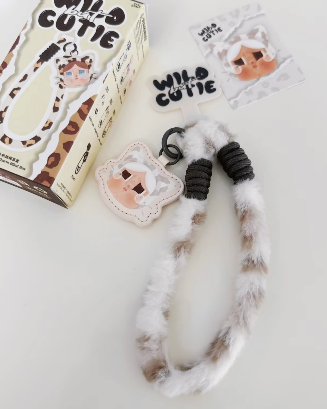 CRYBABY 豹豹貓貓手機掛鏈  盲盒 公仔 盲抽 哭娃掛繩