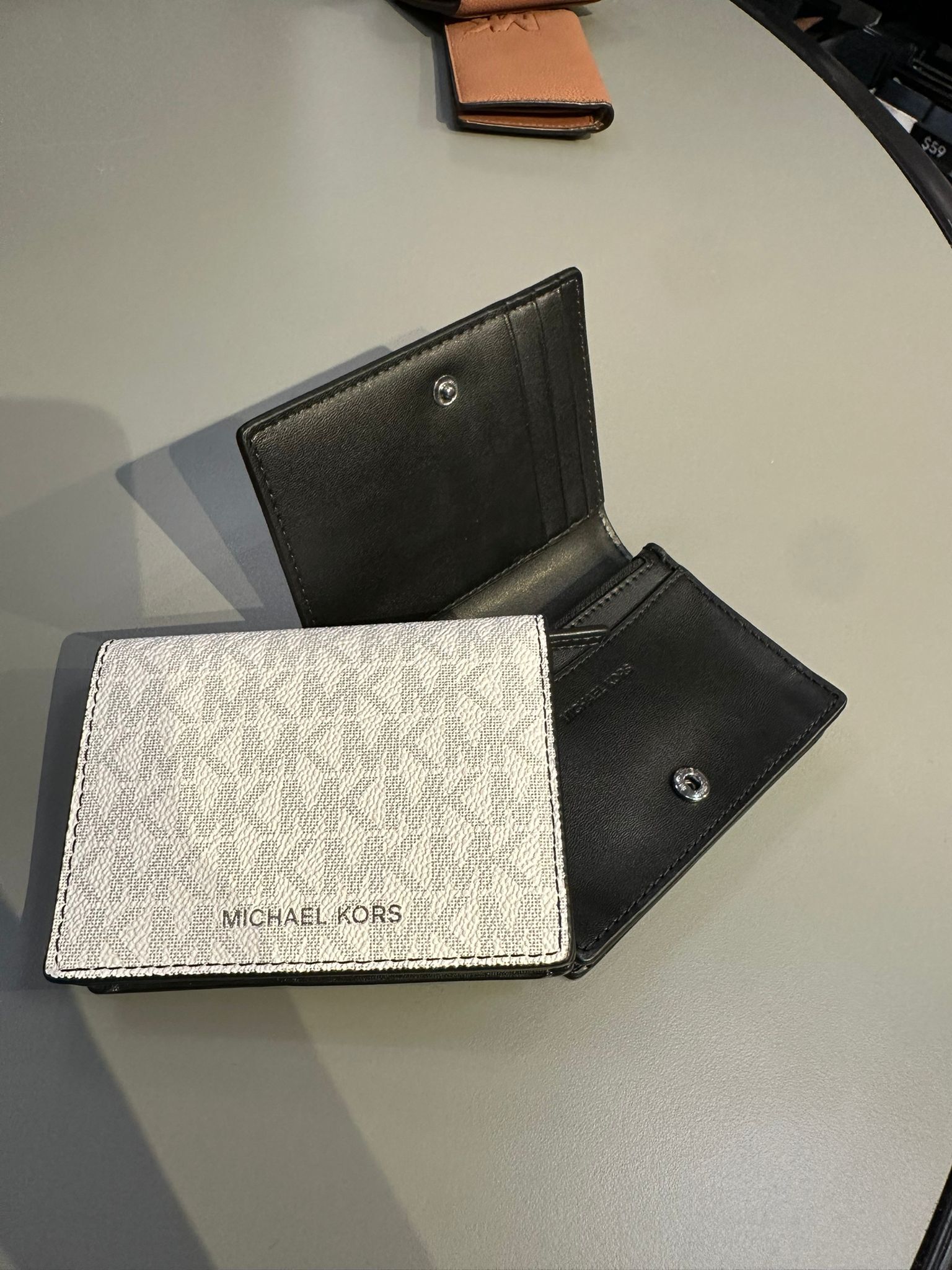 【直播】Q0630113 Michael Kors logo印花短款錢包(白色)