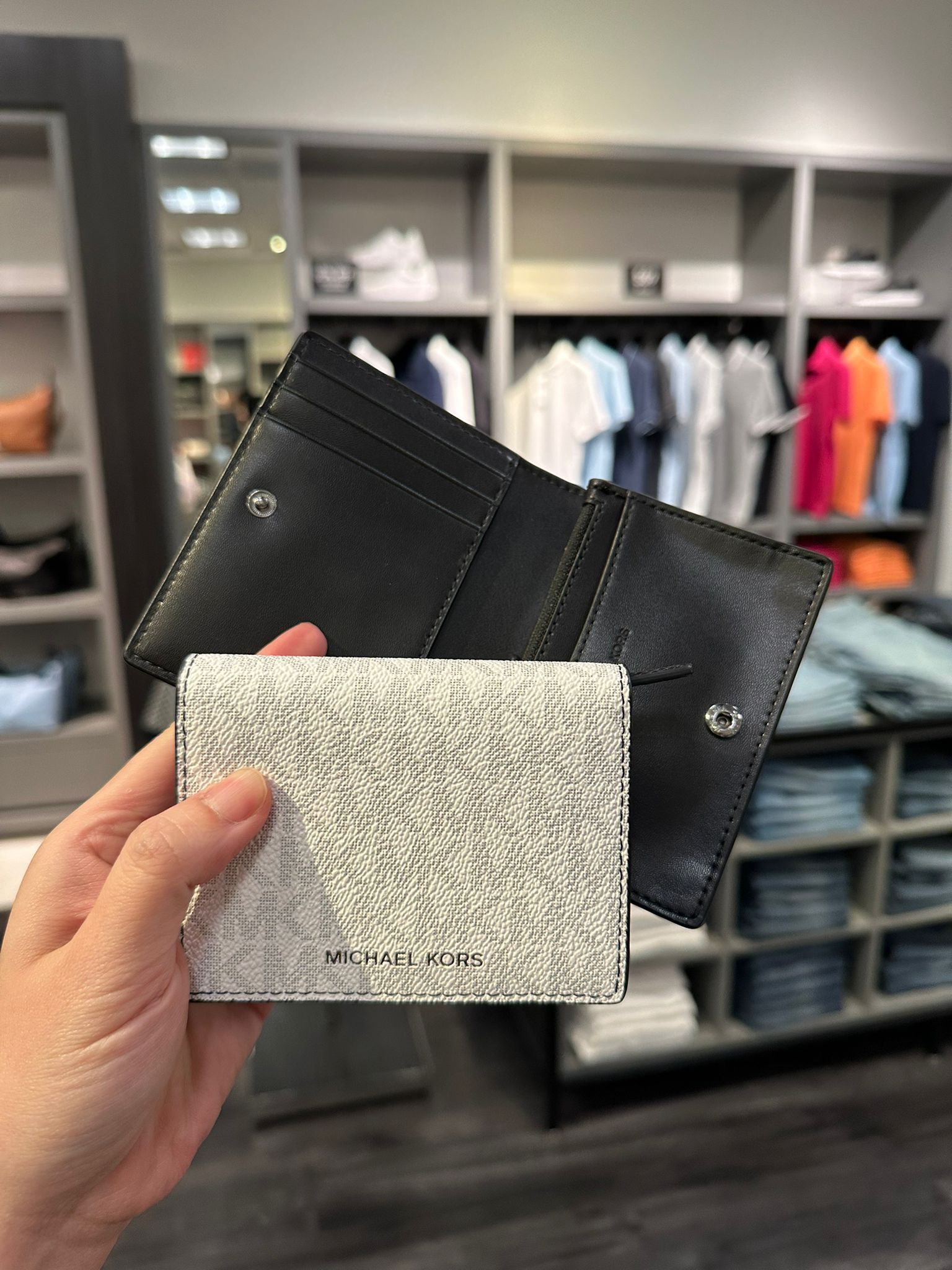 【直播】Q0630113 Michael Kors logo印花短款錢包(白色)