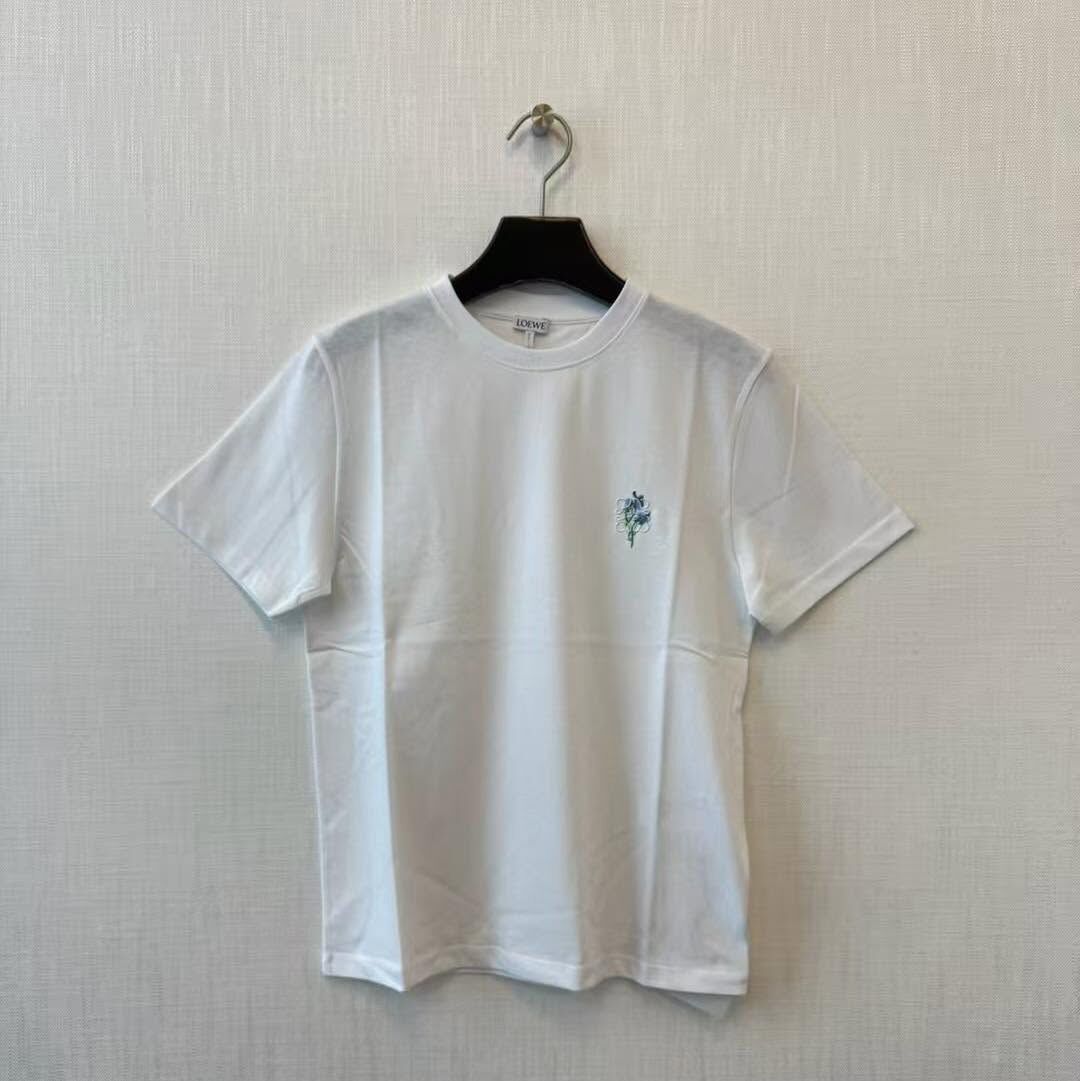 LOEWE 白色鈴蘭刺繡 x monogram T