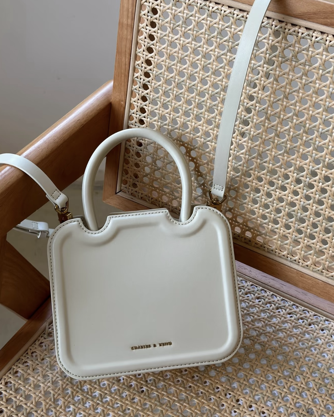 CHARLES & KEITH 小CK Perline 白色 硬殼手提包 肩揹包 餅乾包