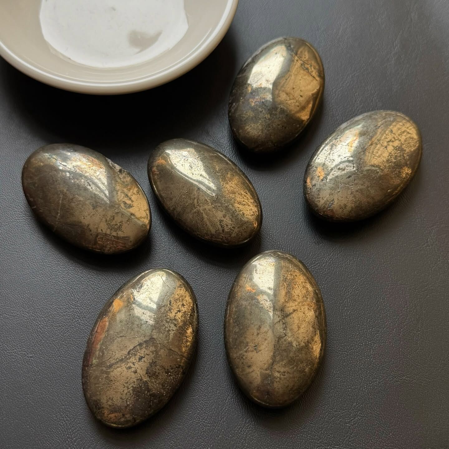 [原石] 黃銅礦 把玩