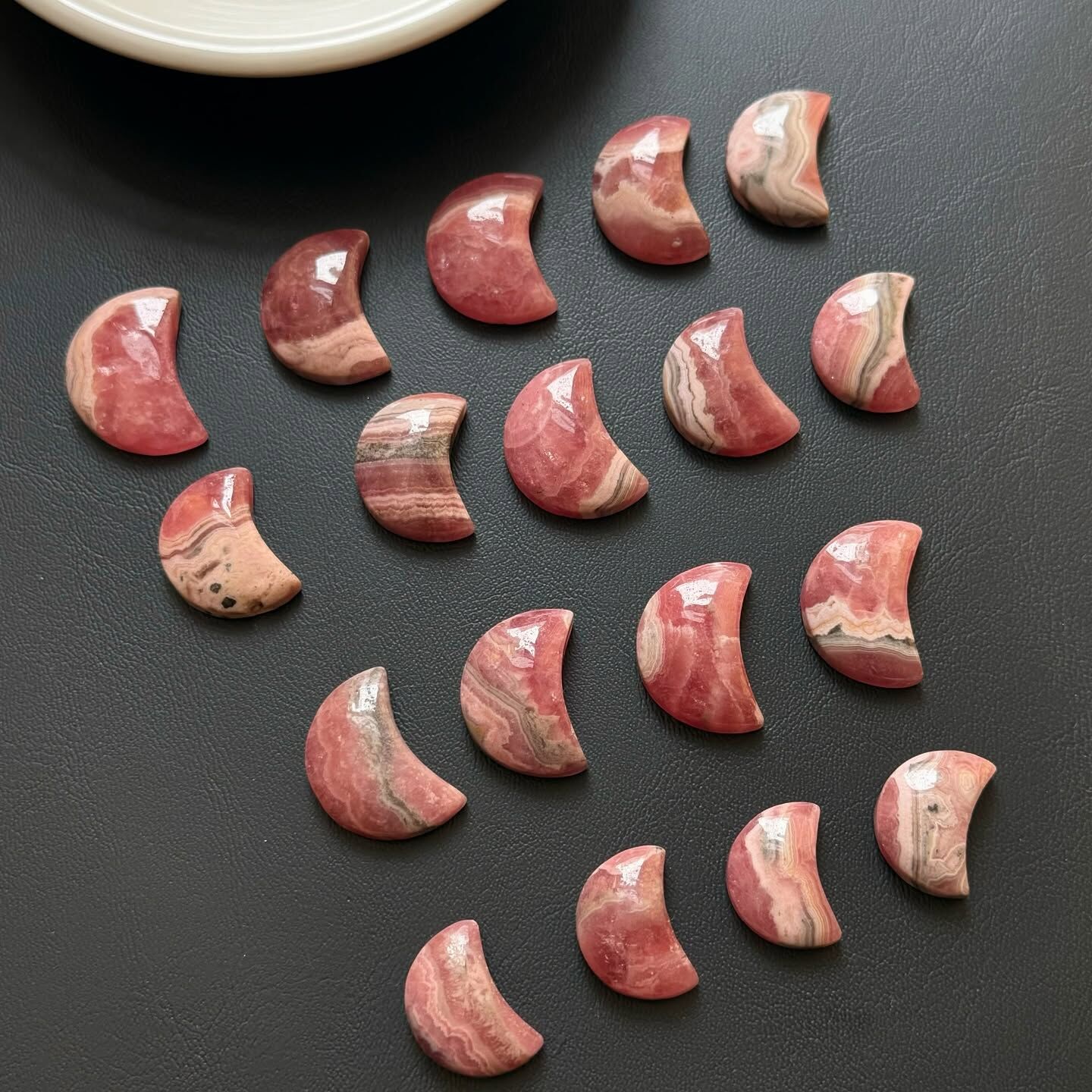 [原石] 菱錳礦 / 紅紋石 月亮