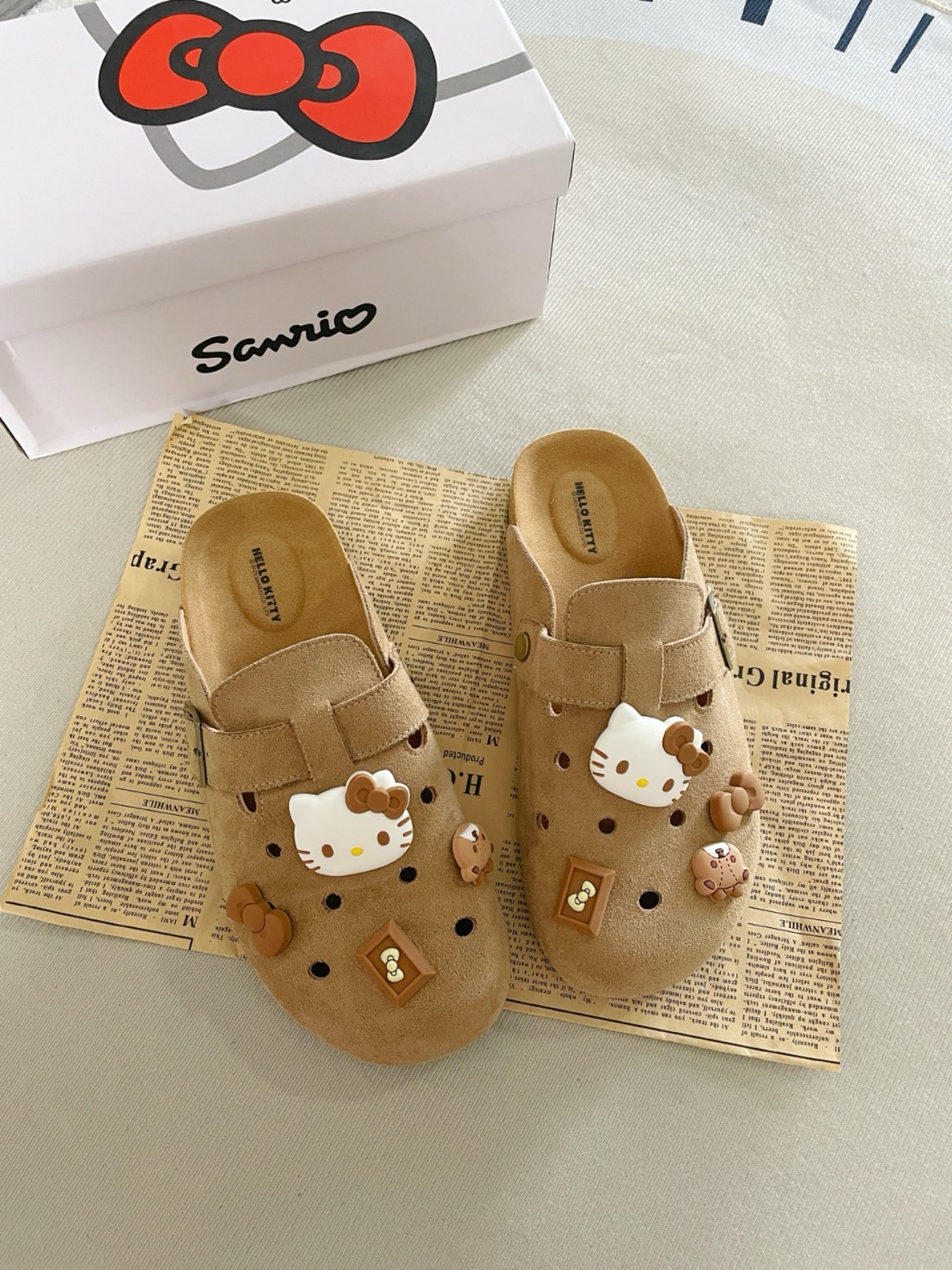 SANRIO x HELLO KITTY 聯名款 勃肯洞洞鞋