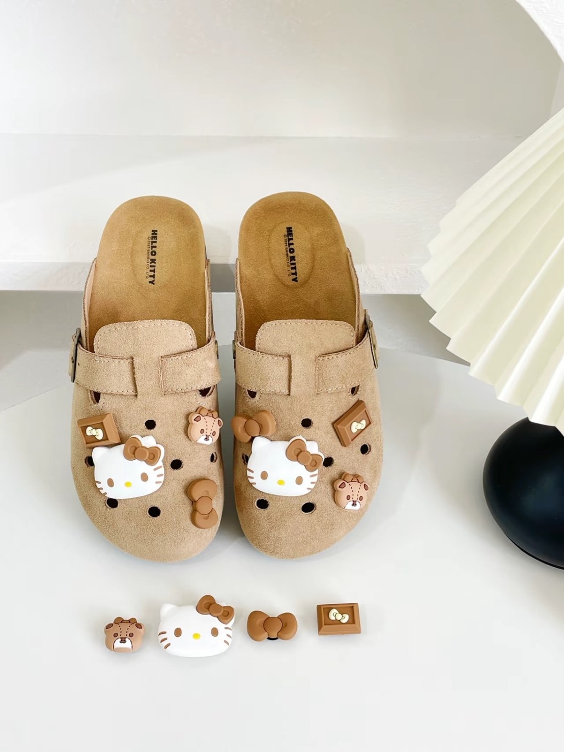 SANRIO x HELLO KITTY 聯名款 勃肯洞洞鞋