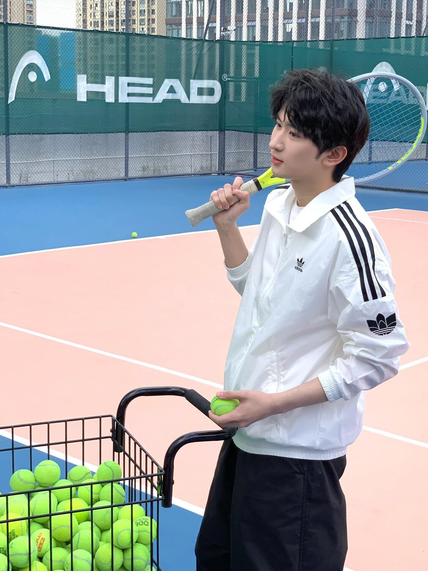 Adidas超輕量防曬外套