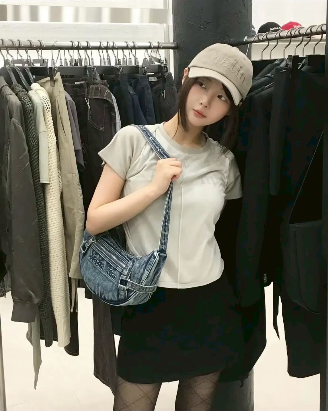 MATIN KIM 水洗單寧半月包 黑色 / 藍色