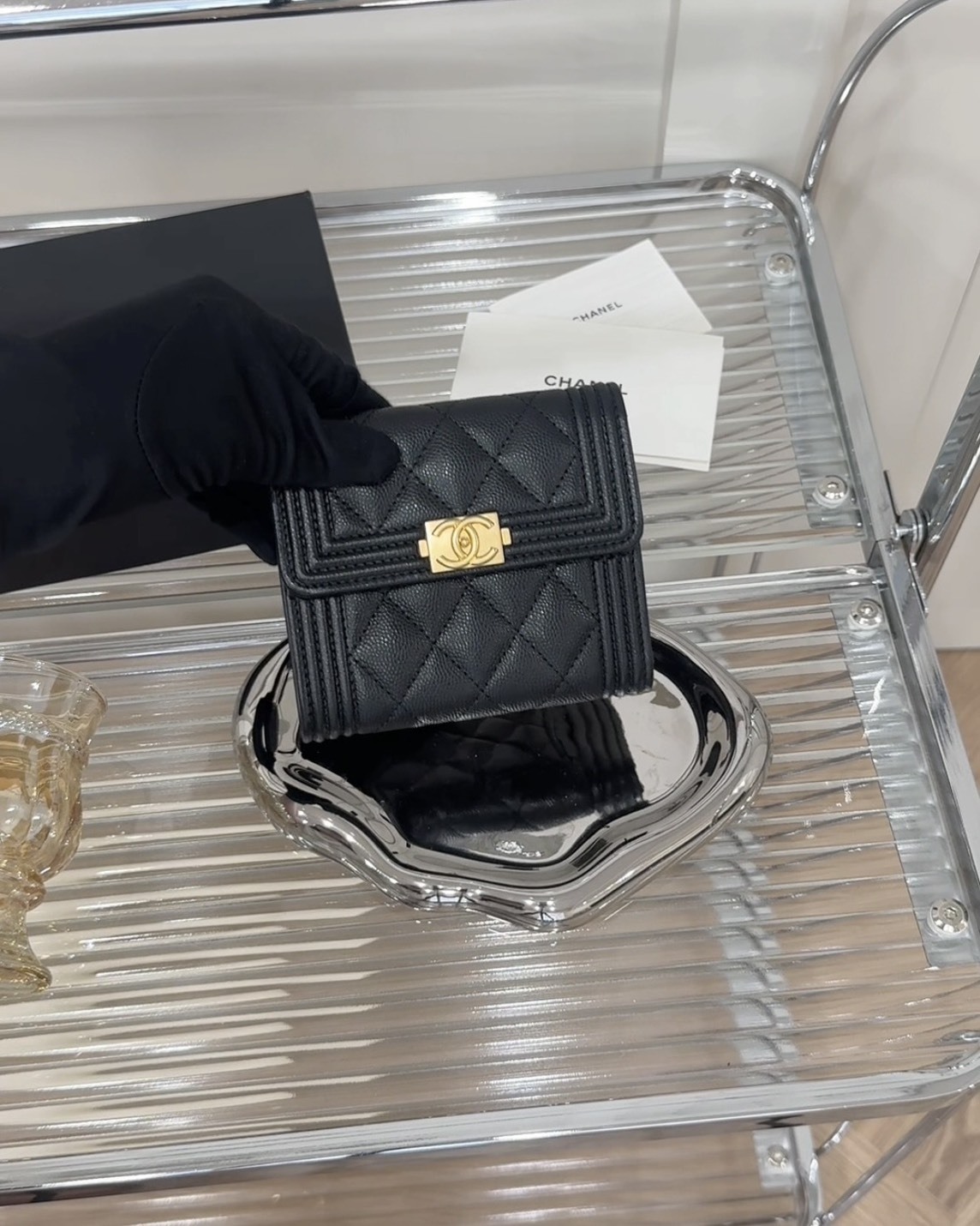 CHANEL｜BOY 荔枝三折短夾 黑金