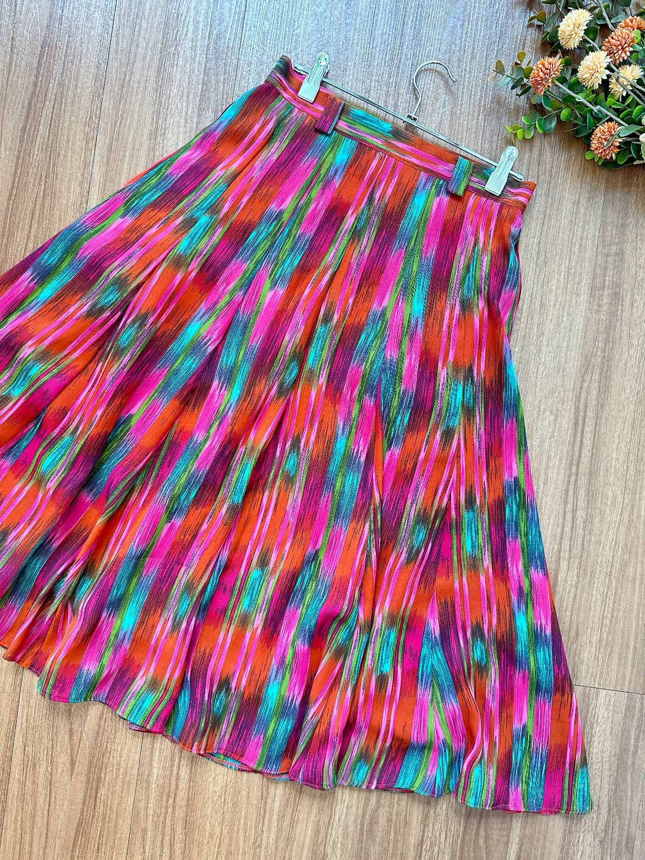 鮮艷線條感傘形半身裙