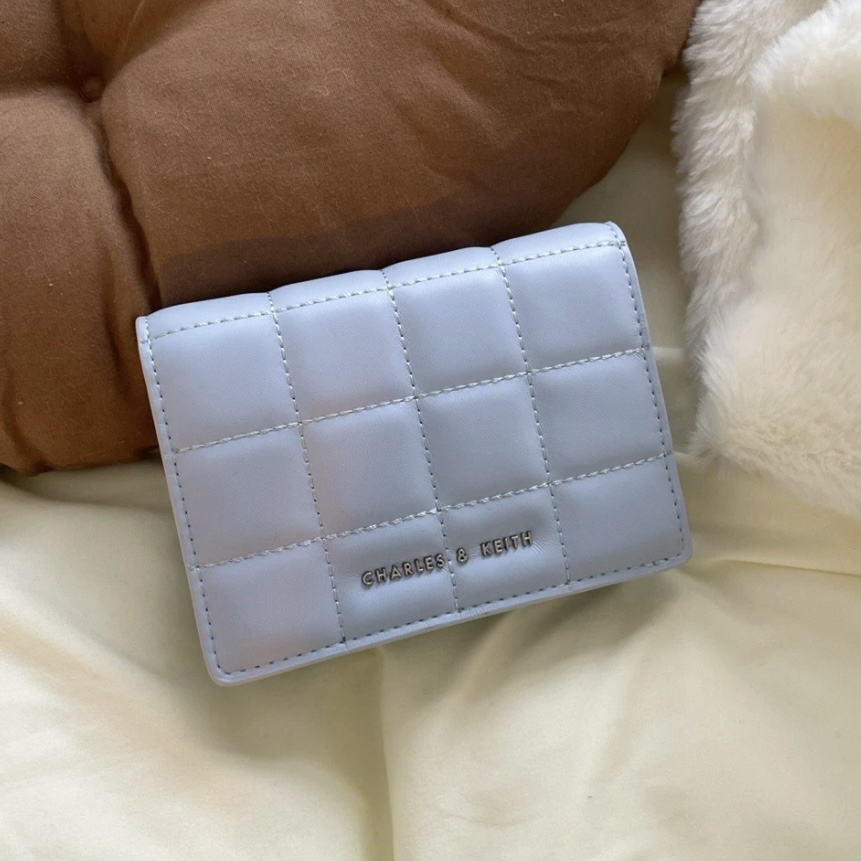 CHARLES & KEITH 小CK 淺藍色 寶寶藍 方格 縫線 短夾 錢包