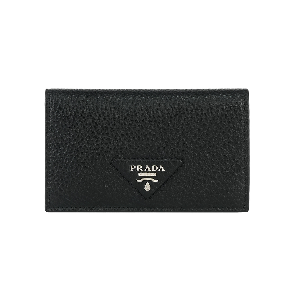 【Prada】縫線三角浮雕Logo 粒紋皮革釦式二折中夾(黑色)