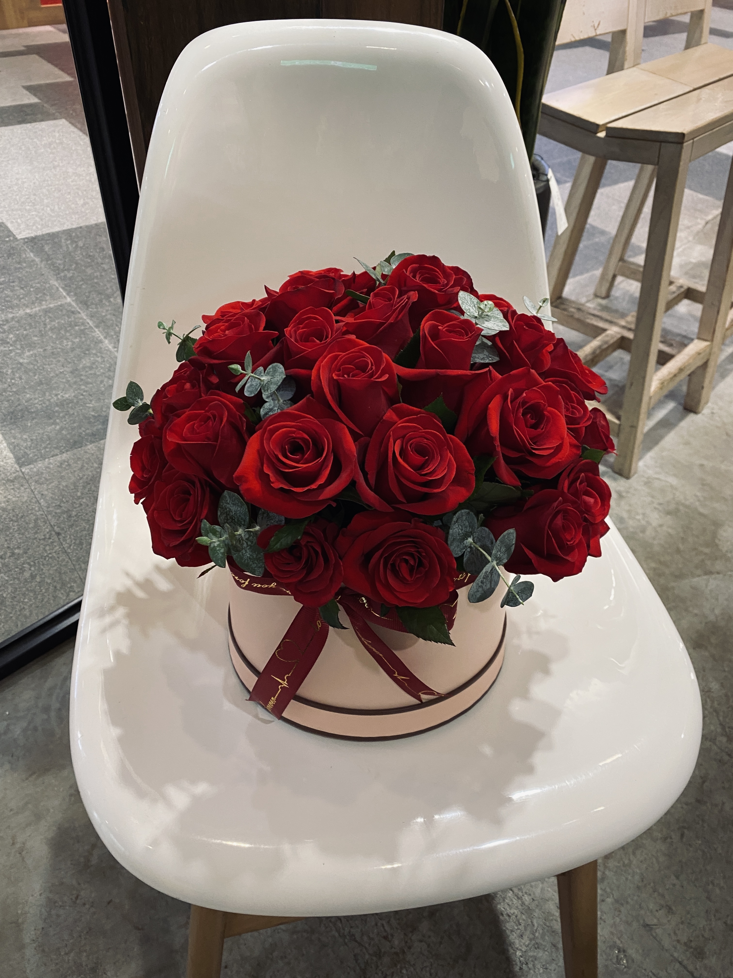 紅玫瑰 圓盒花