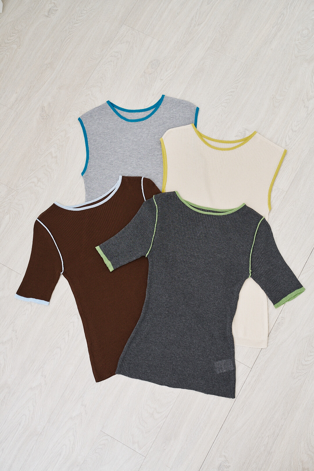 彩虹折射領！羅紋撞色滾邊上衣(四色)