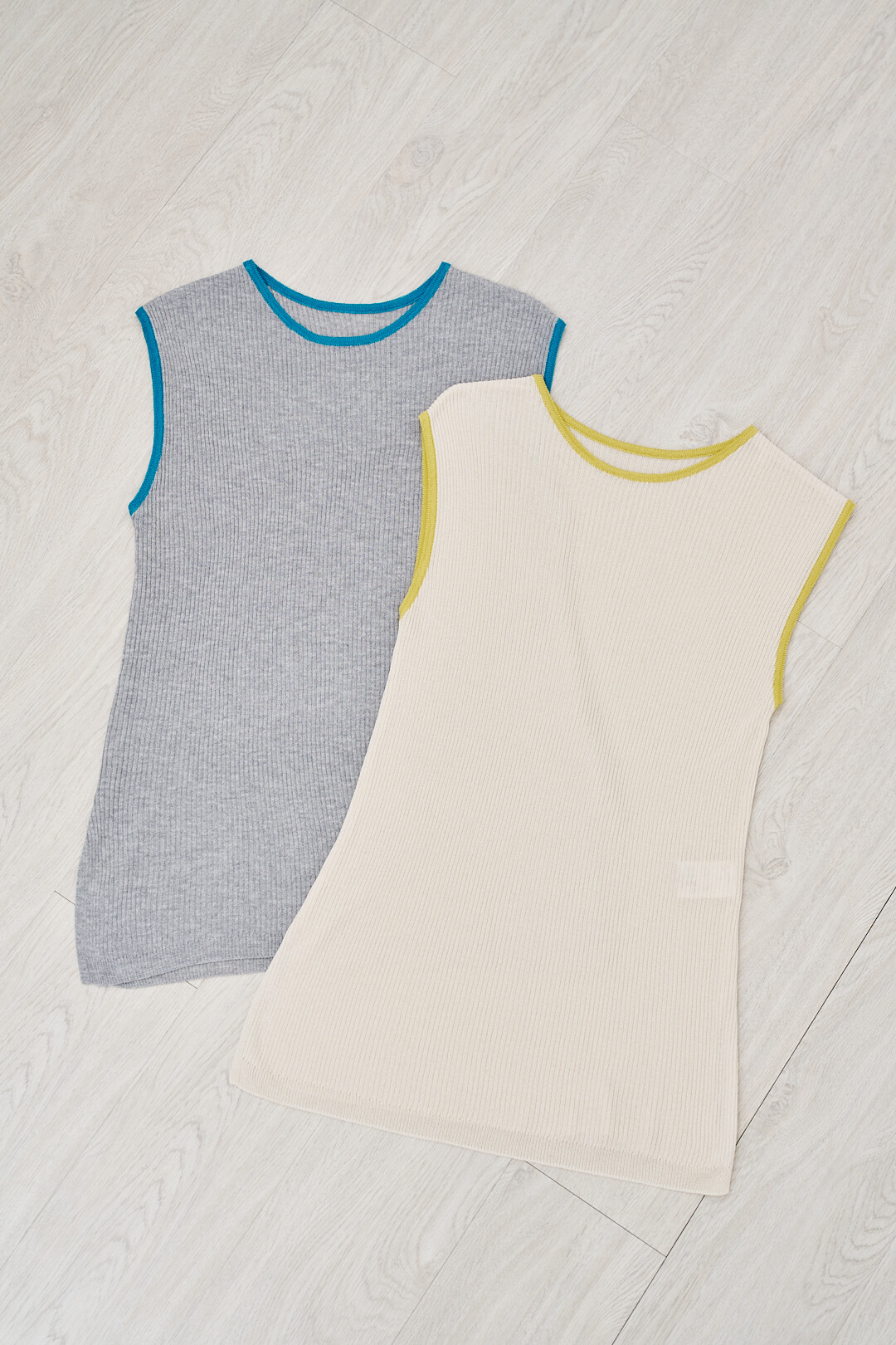 彩虹折射領！羅紋撞色滾邊上衣(四色)