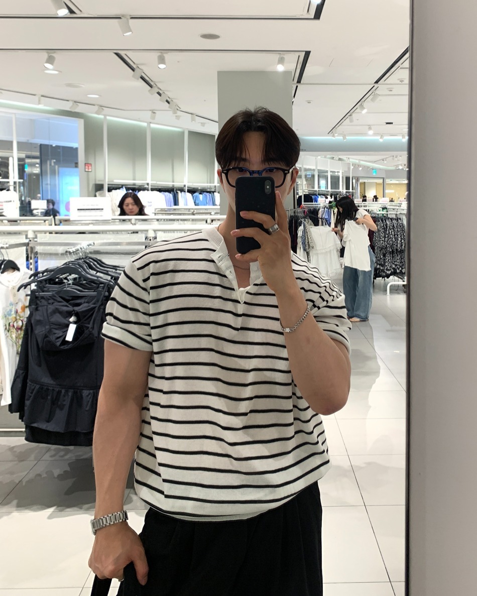 亨利領單排扣肌肉版短袖針織衫