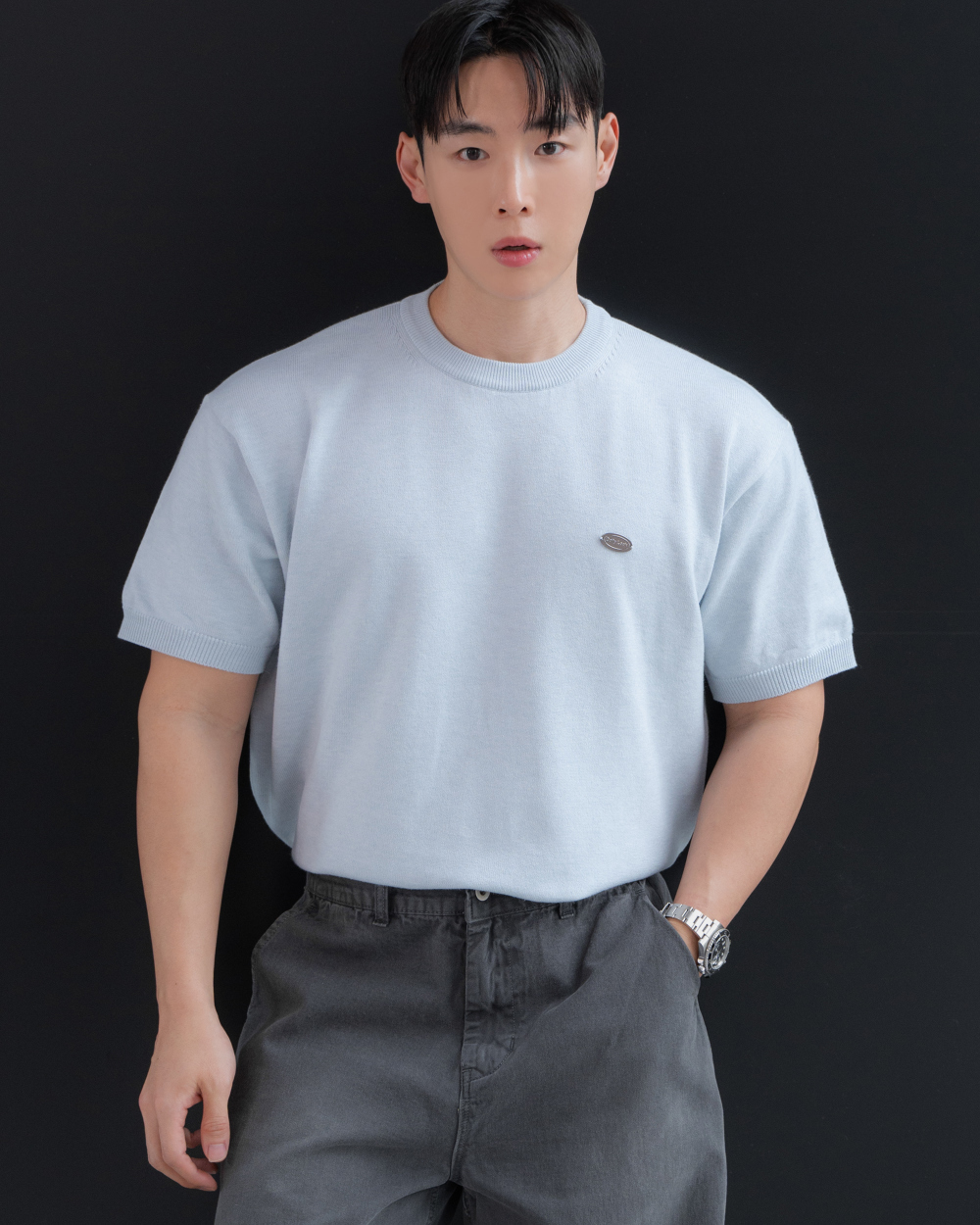 小銀標圓領短袖針織上衣