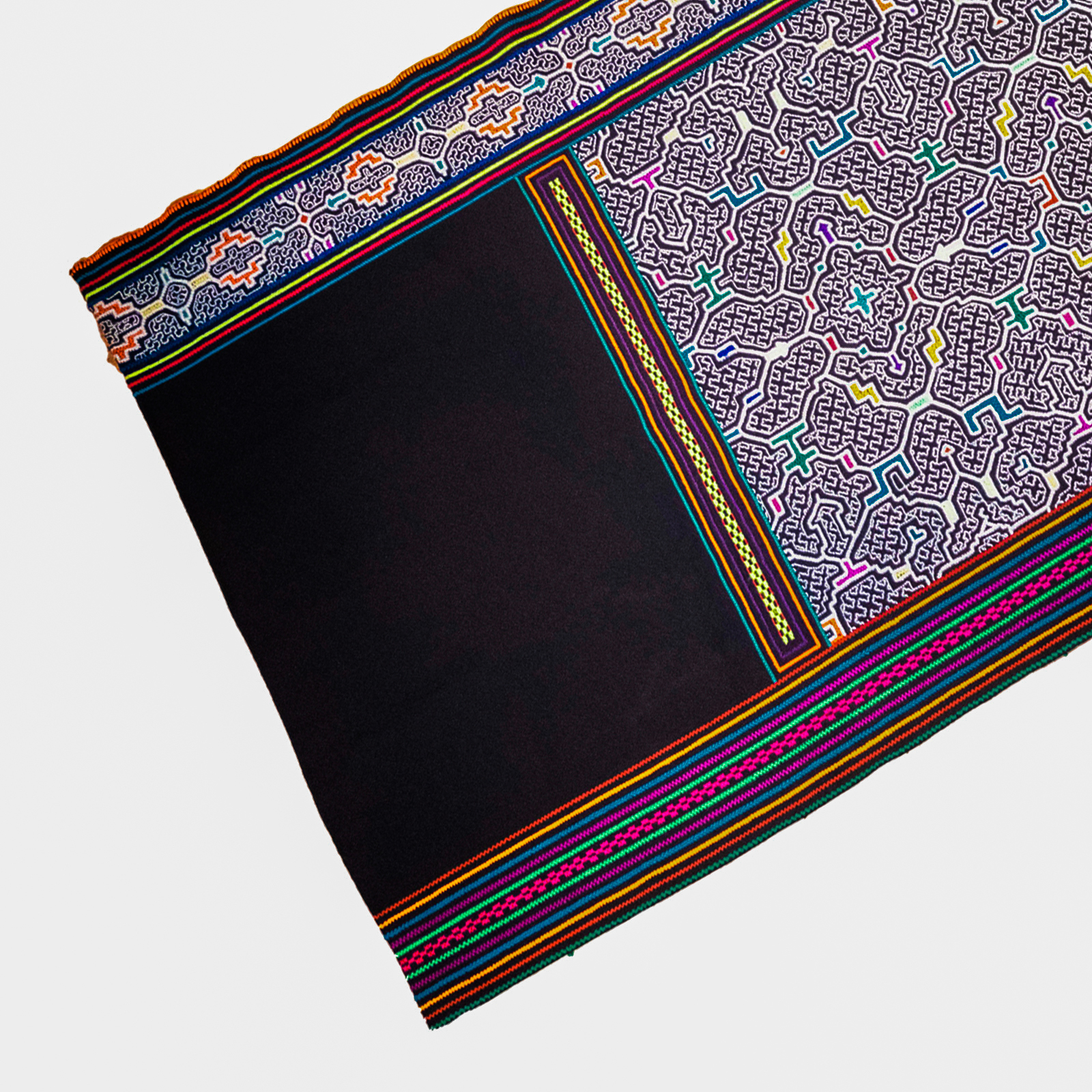 亞馬遜Shipibo族｜刺繡掛布 - 薩滿｜秘魯