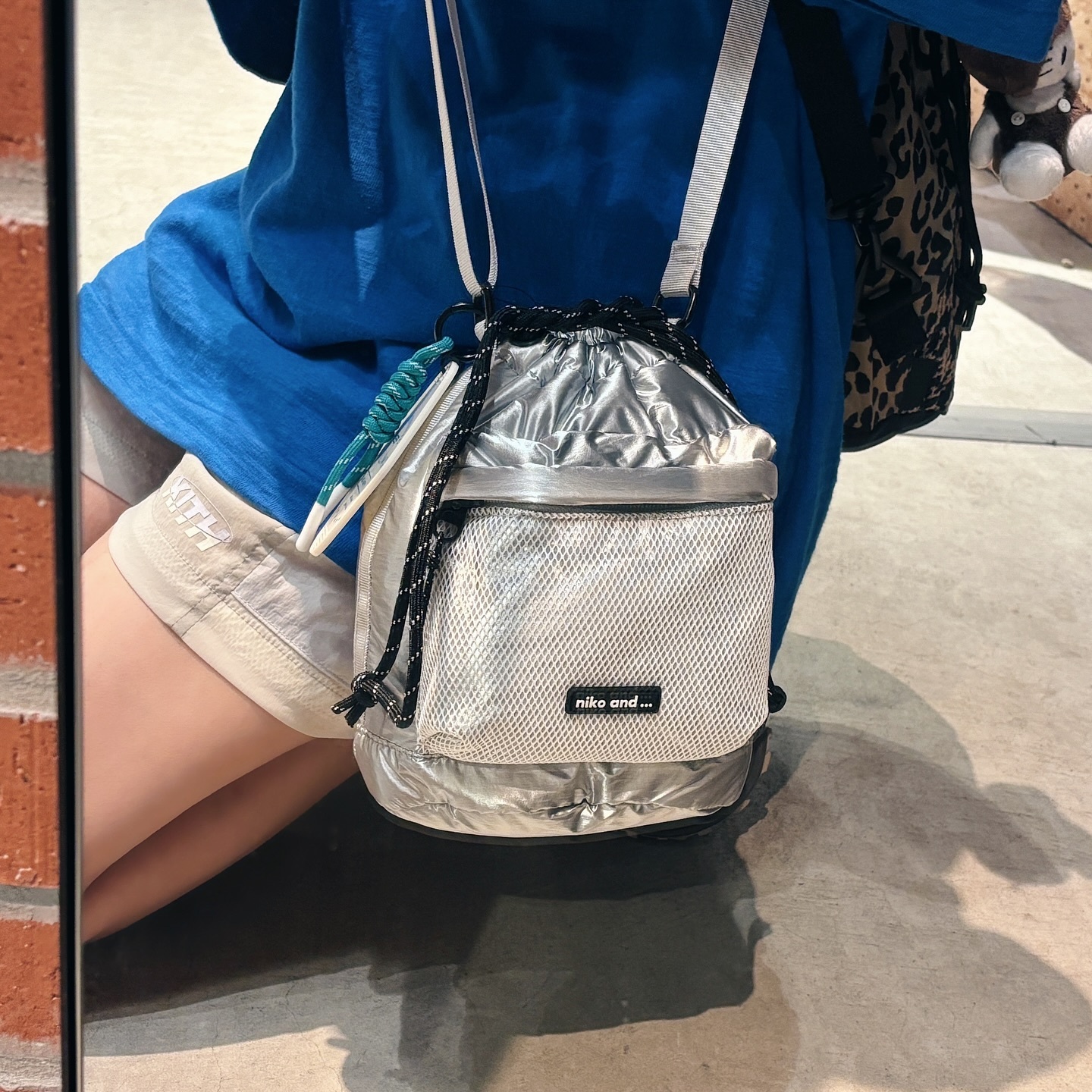 niko and ... 日本限定 4色 銀色 寶藍 肩帶可拆 網眼 抽繩 小包 包包 側背 手提包
