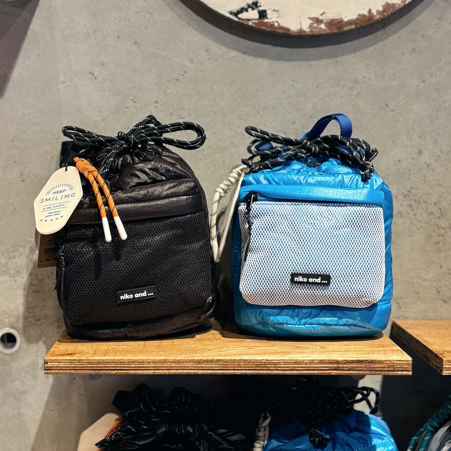niko and ... 日本限定 4色 銀色 寶藍 肩帶可拆 網眼 抽繩 小包 包包 側背 手提包