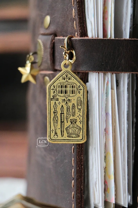 吉 LCN．愛/希望/墨水瓶/讓你會心一笑的 黃銅吊飾