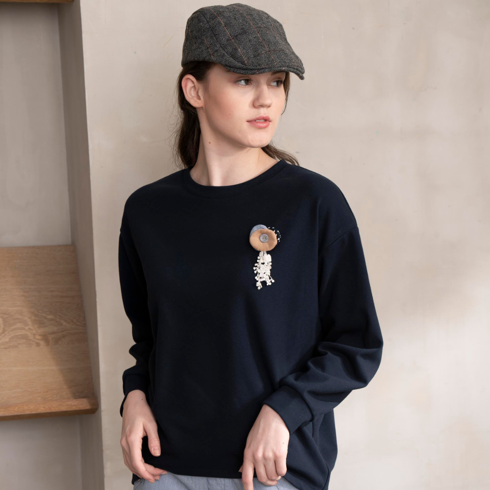 PIPPY彈性印花氣質棉質落肩長袖上衣 藍