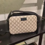 [S] GUCCI EBONY/BLACK GG SUPREME MONOGRAM CAMERA BAG, 8133653997 (SGC180)