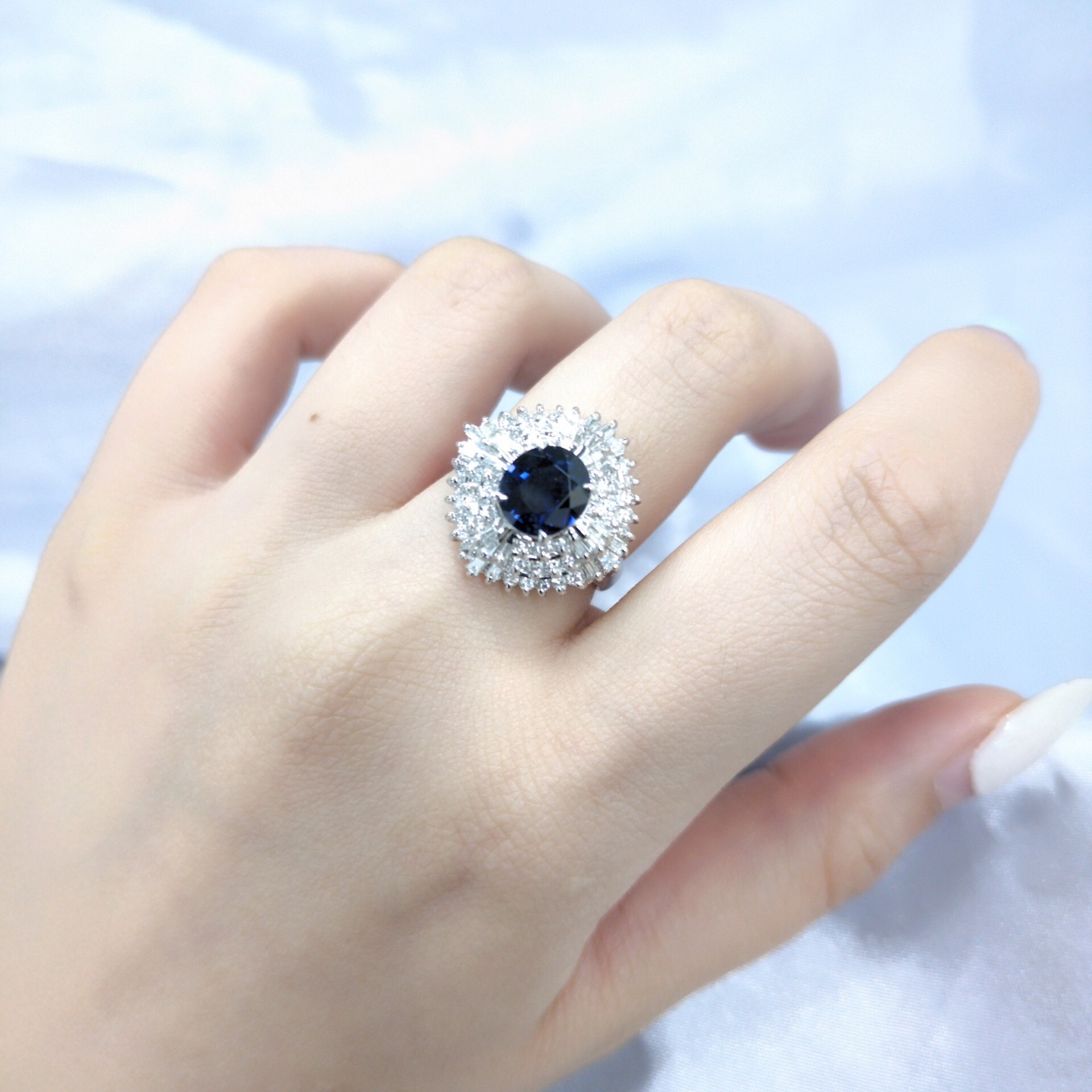 Platinum900 White Gold 1.81ct Sapphire and Diamond Ring