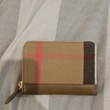 [S] BURBERRY EARTH CHECK SMALL ZIP-AROUND WALLET, 80845241 (SB139)