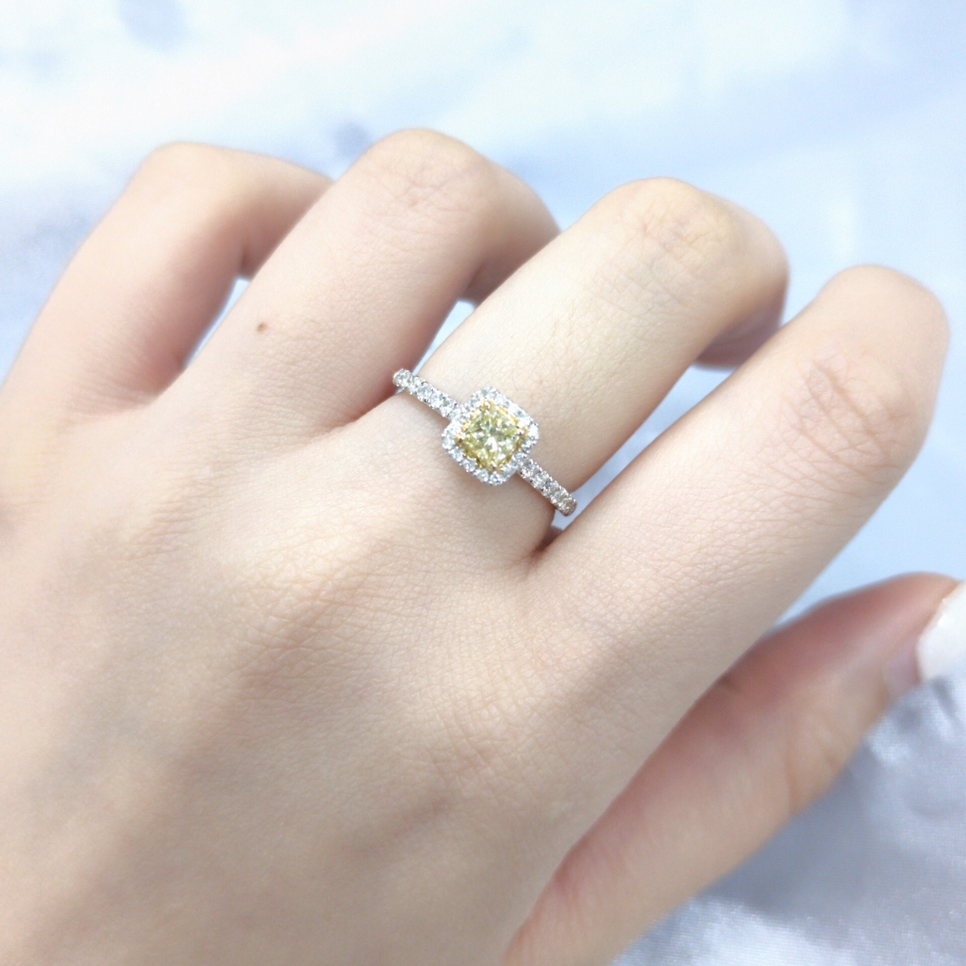 18K Gold 0.58ct Fancy Yellow Princess Cut Diamond Ring