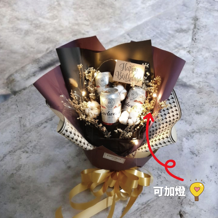 三瓶啤酒加上棉花，些許乾燥花、情人草，棕色包裝