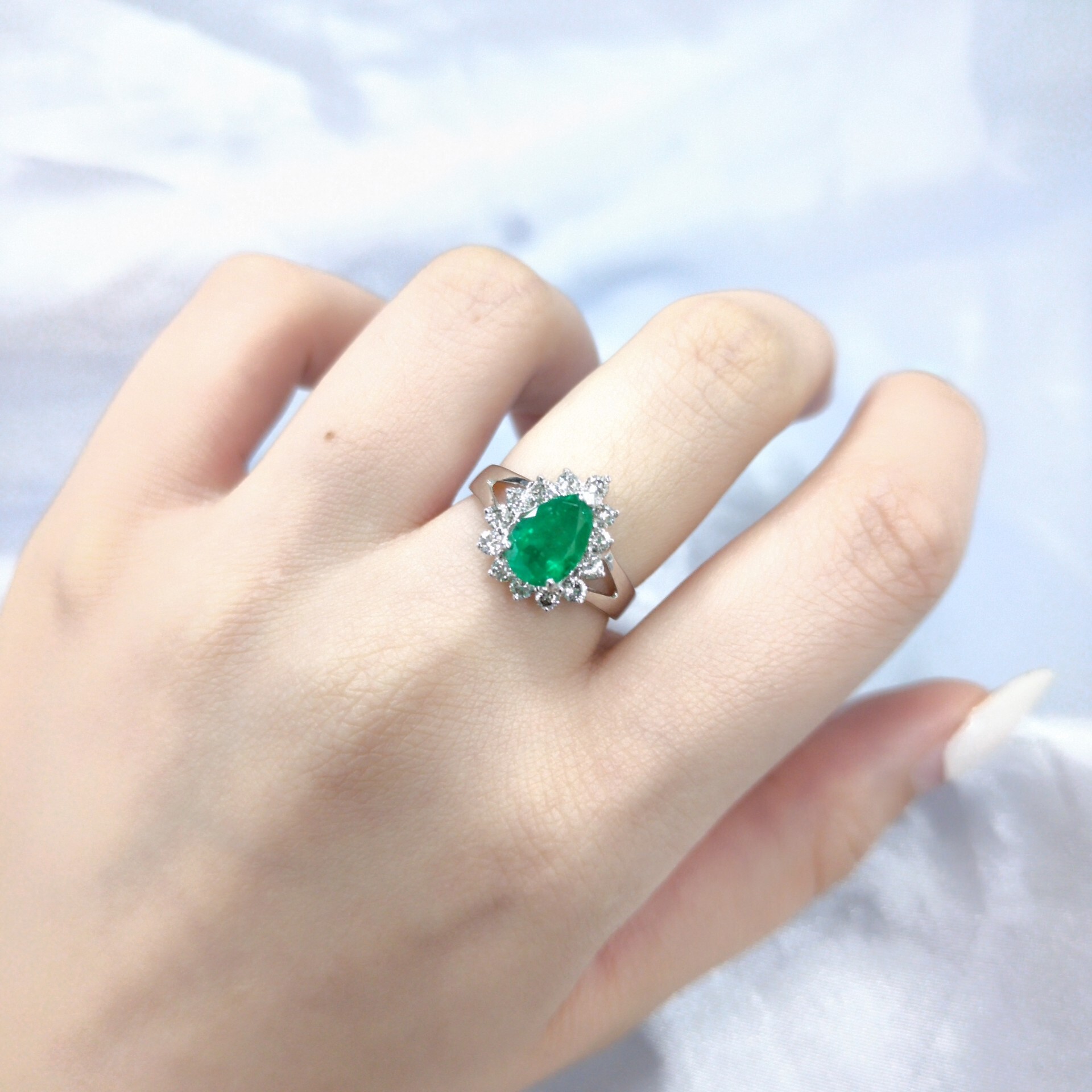 18K White Gold 1.11ct Emerald and Diamond Ring