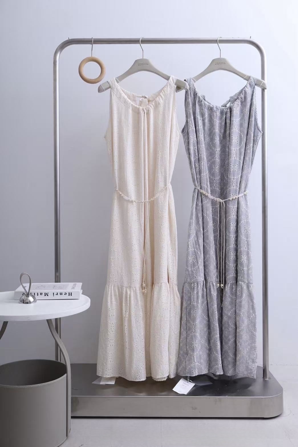 6195 精緻燒花繞脖長洋