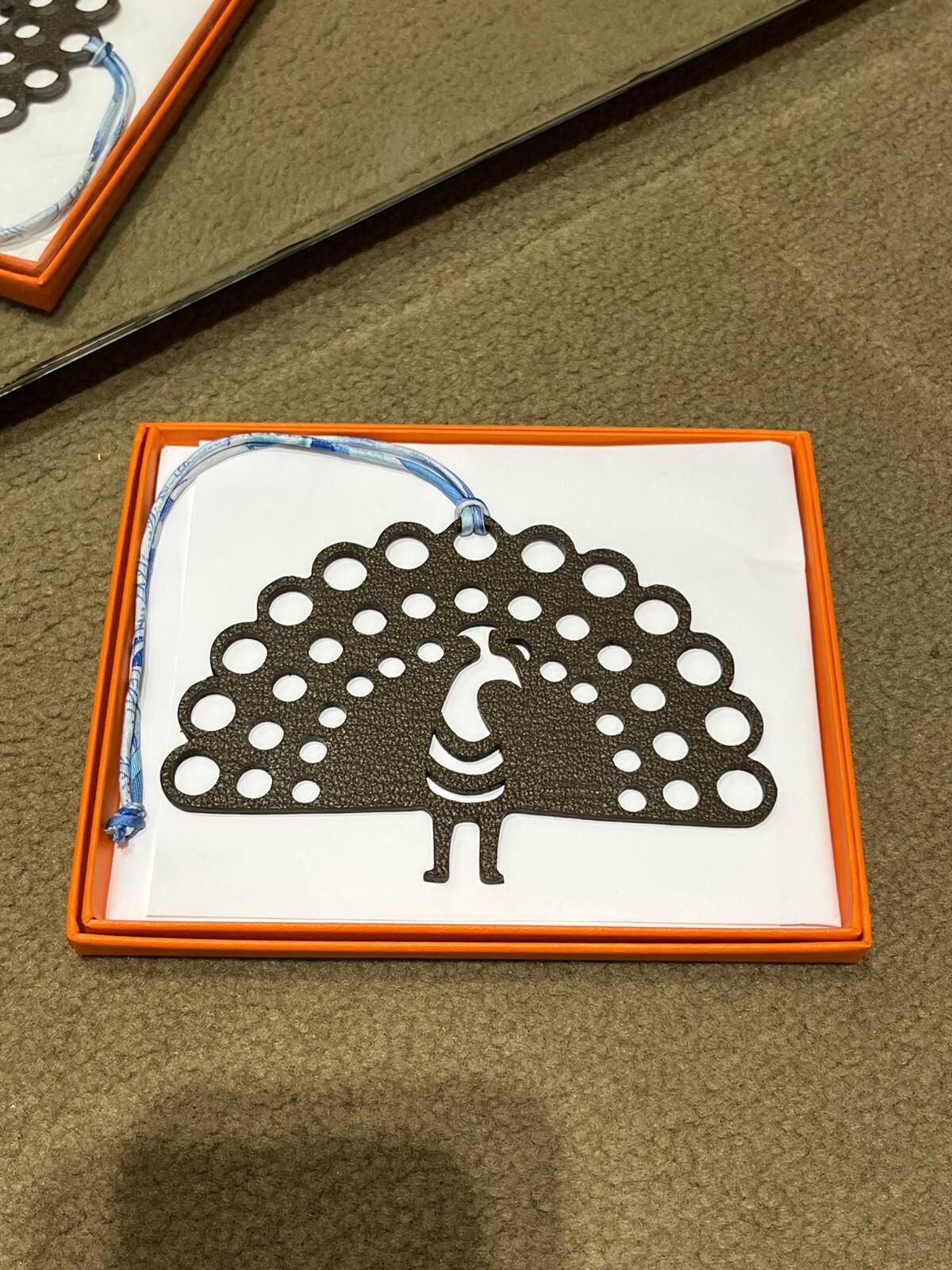 Charm peacock etoupe/purple