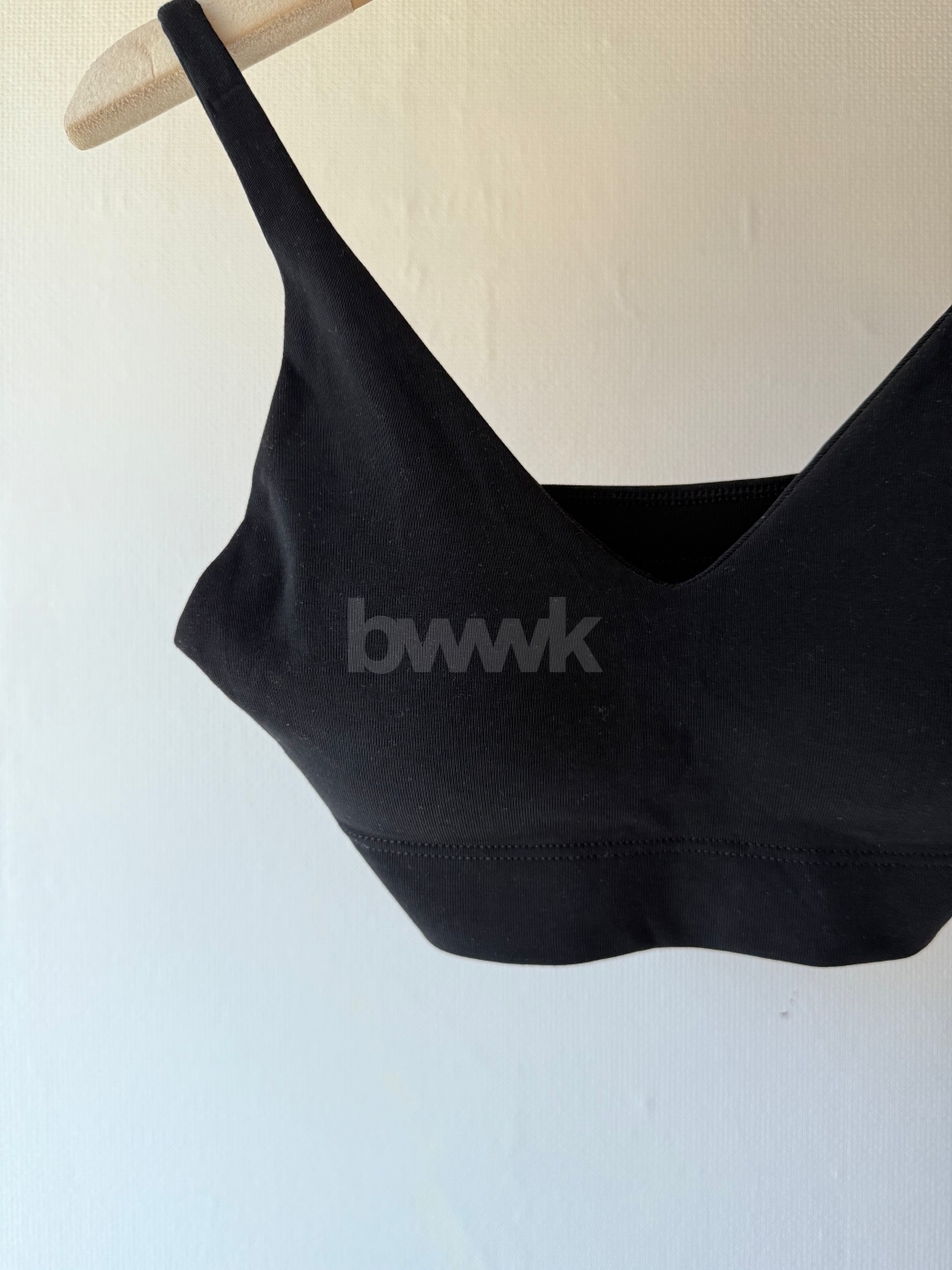 輕盈裸感美胸bra top-黑