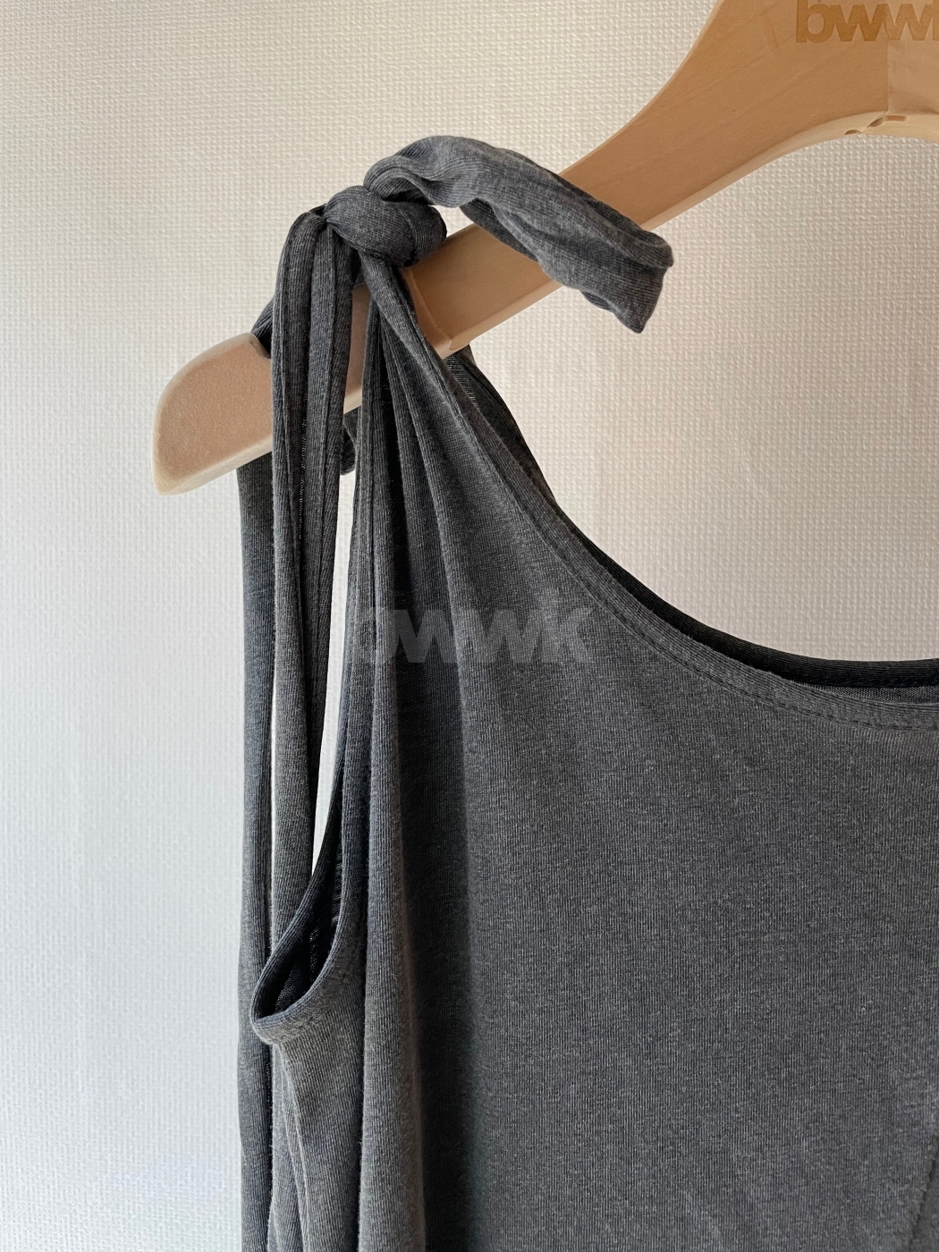 多種穿法肌透長版背心-深灰