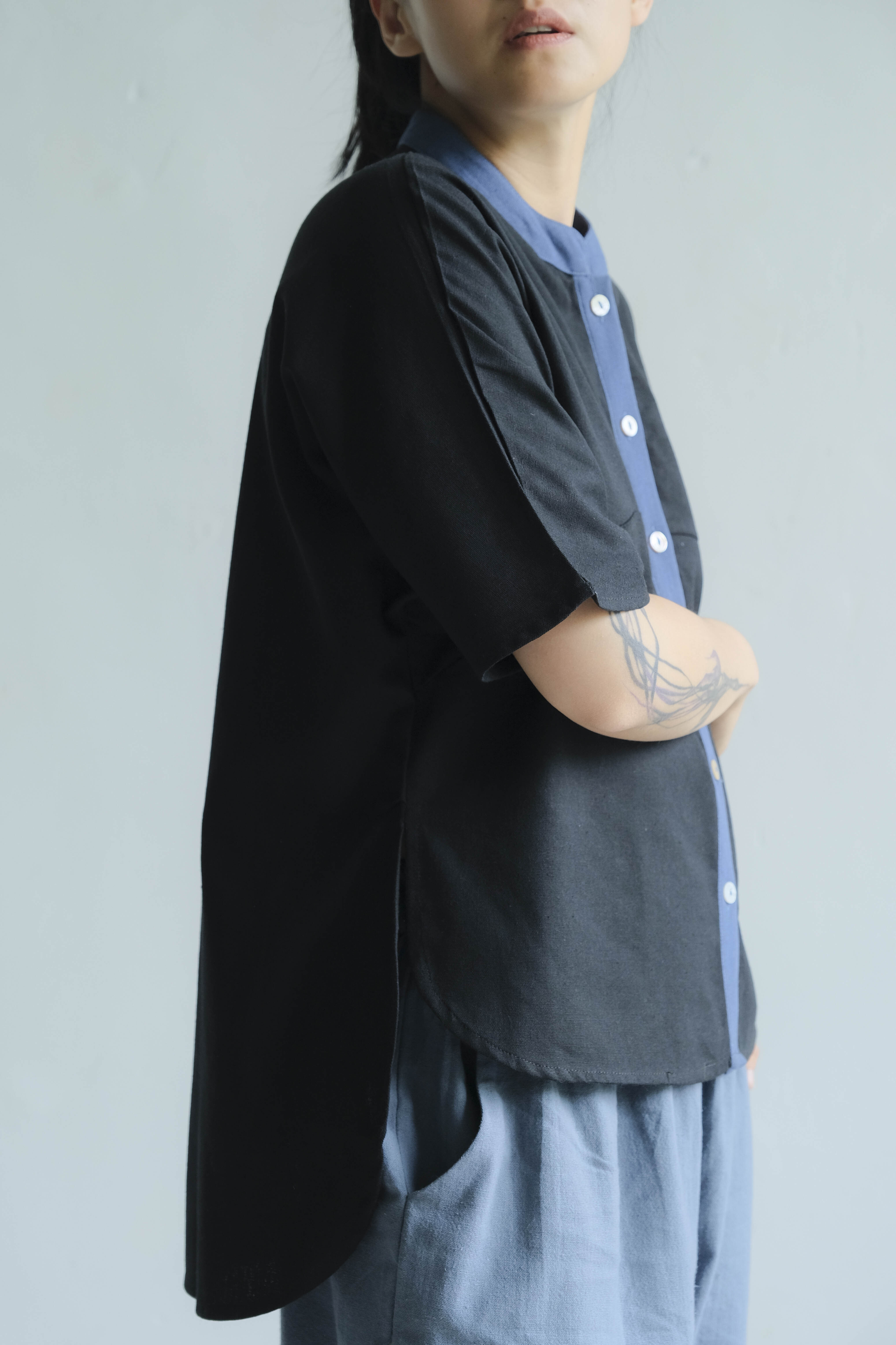前短後長弧形襯衫 / 亞麻 黑