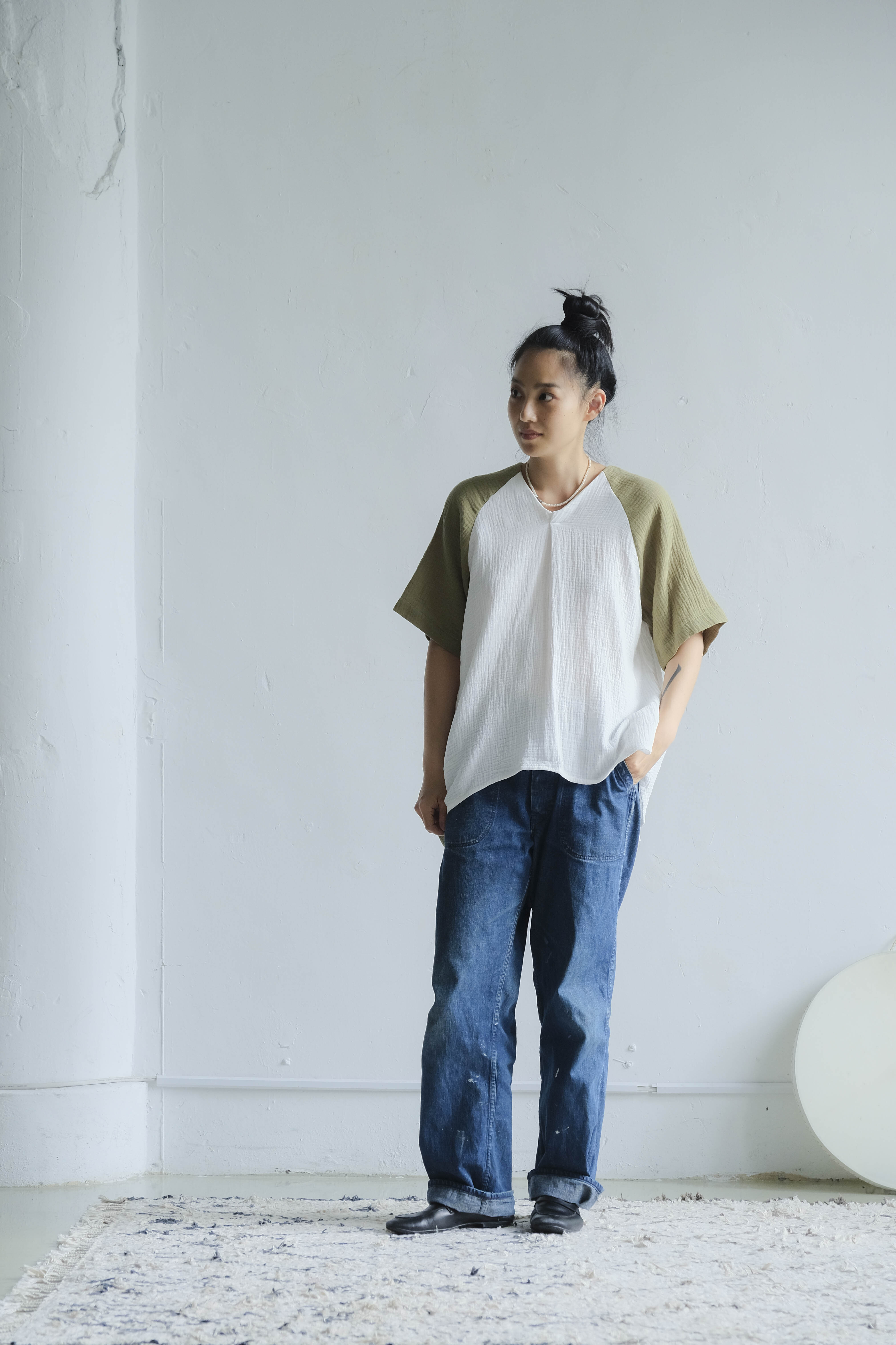 弧形下擺拼接上衣 / 雙層紗 卡其綠