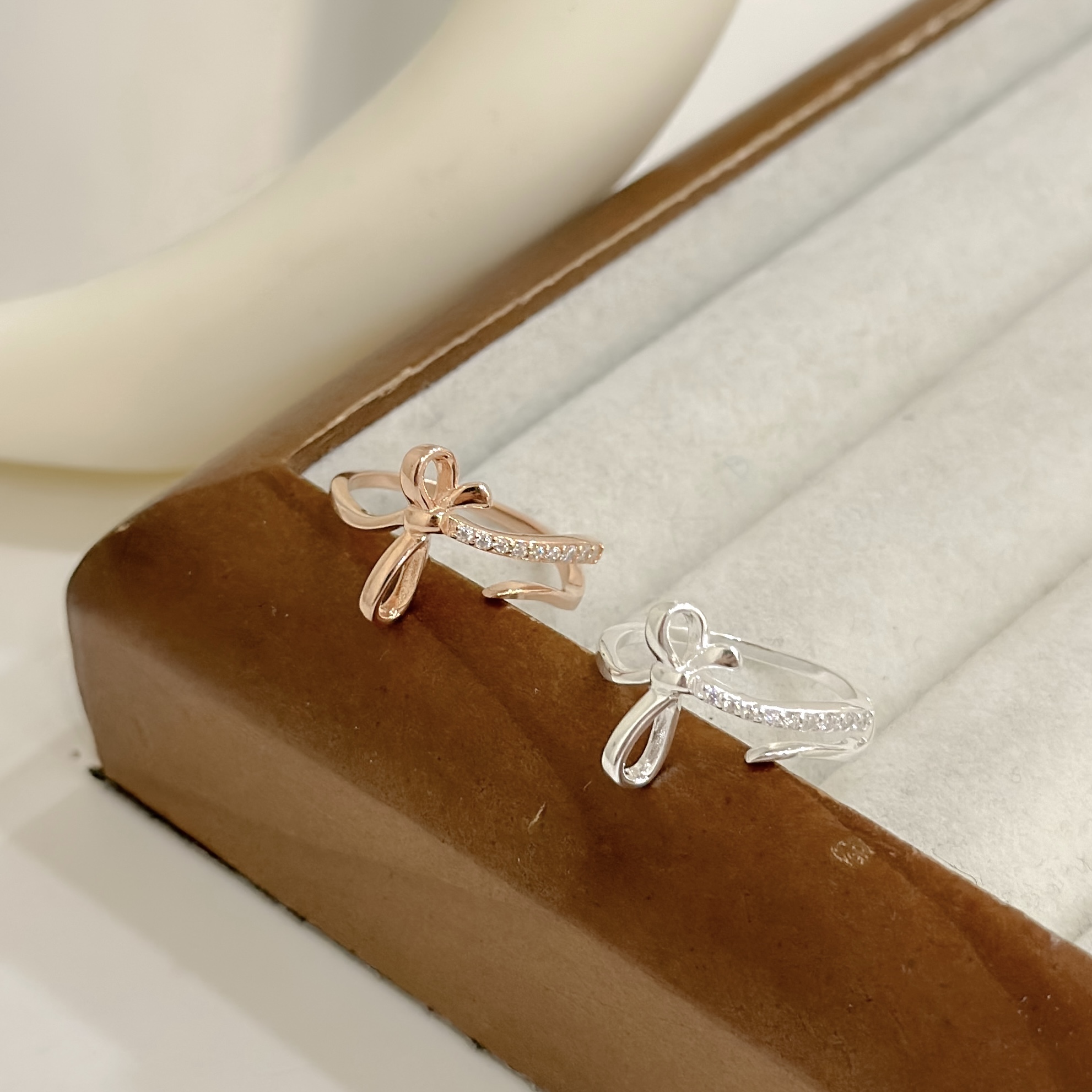 C06排鑽波浪蝴蝶結純銀調整戒